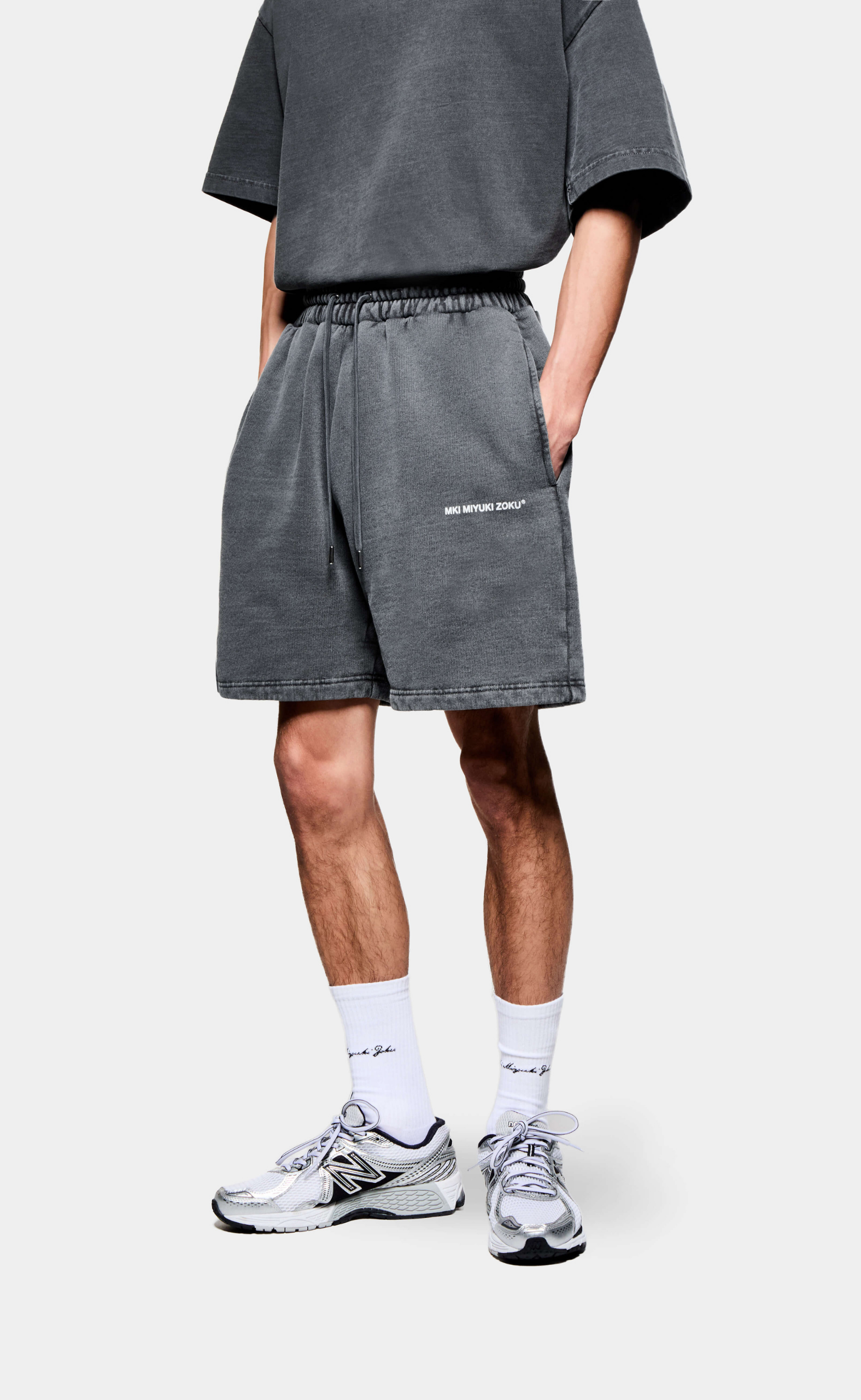UNIFORM PIGMENT BLACK SHORTS