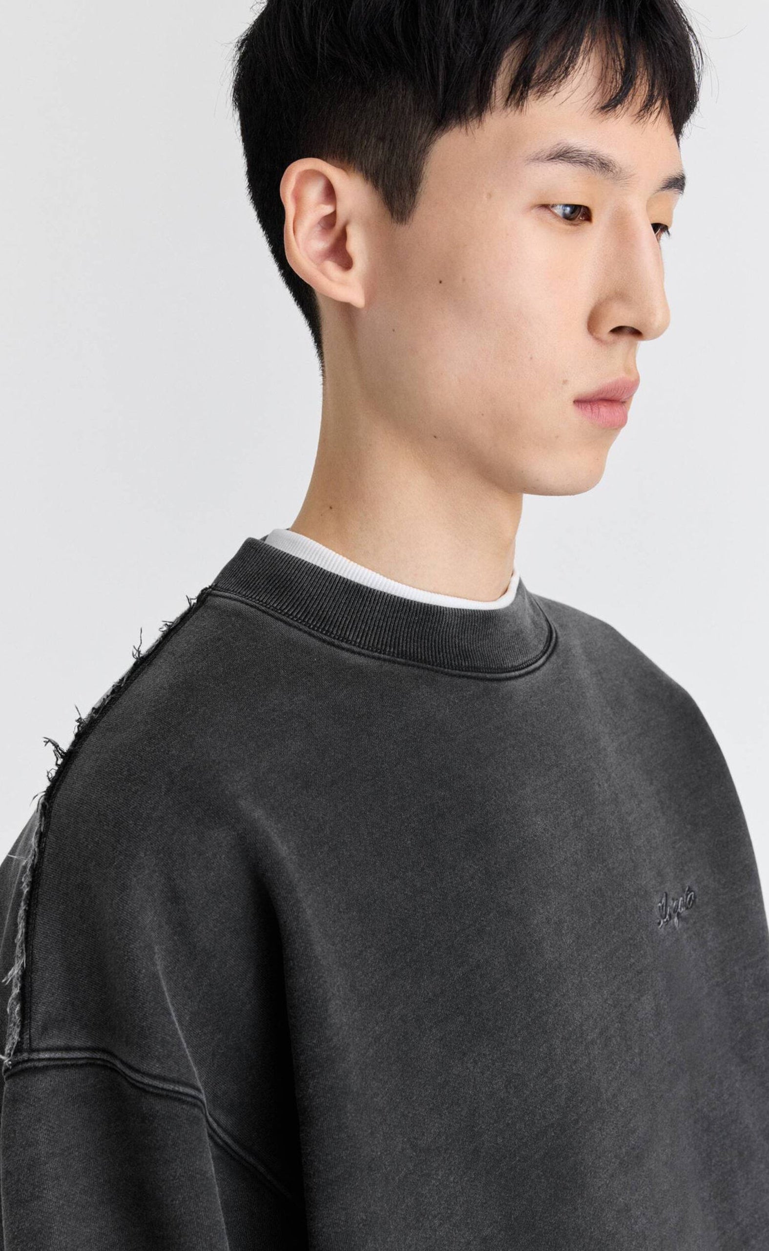 HONOR WASHED BLACK CREWNECK