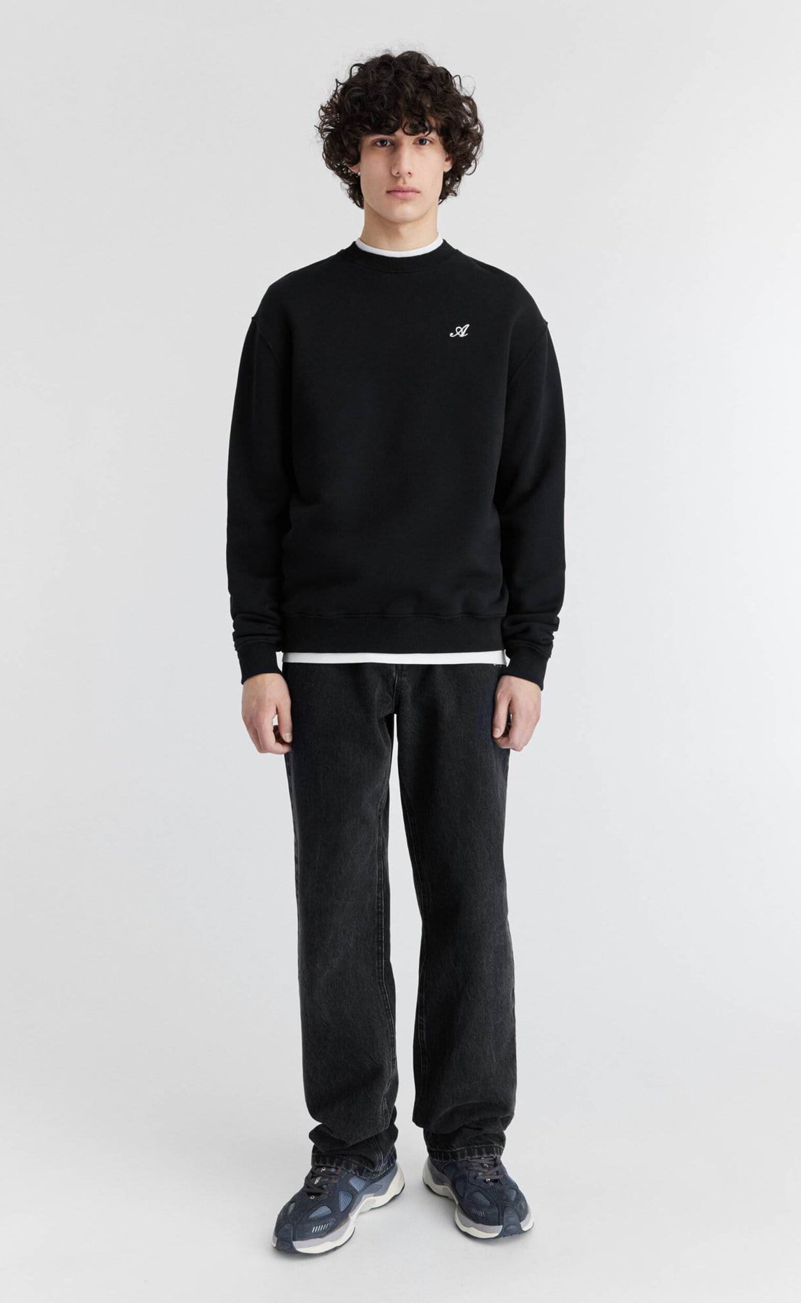 SIGNATURE BLACK CREWNECK
