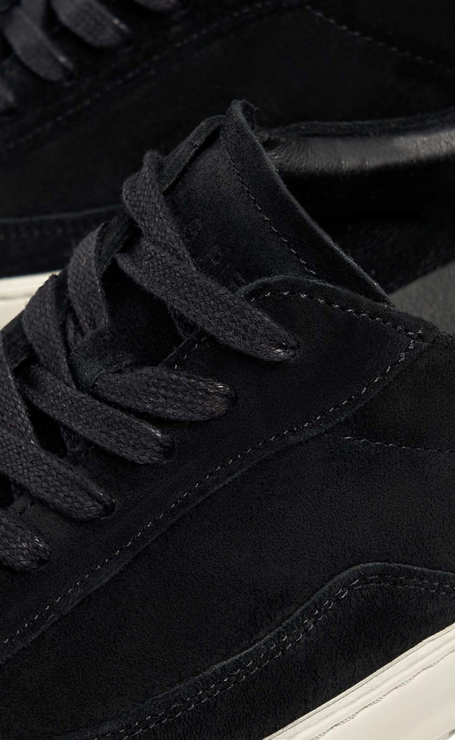 MONDO SUEDE ORGANIC BLACK SNEAKERS