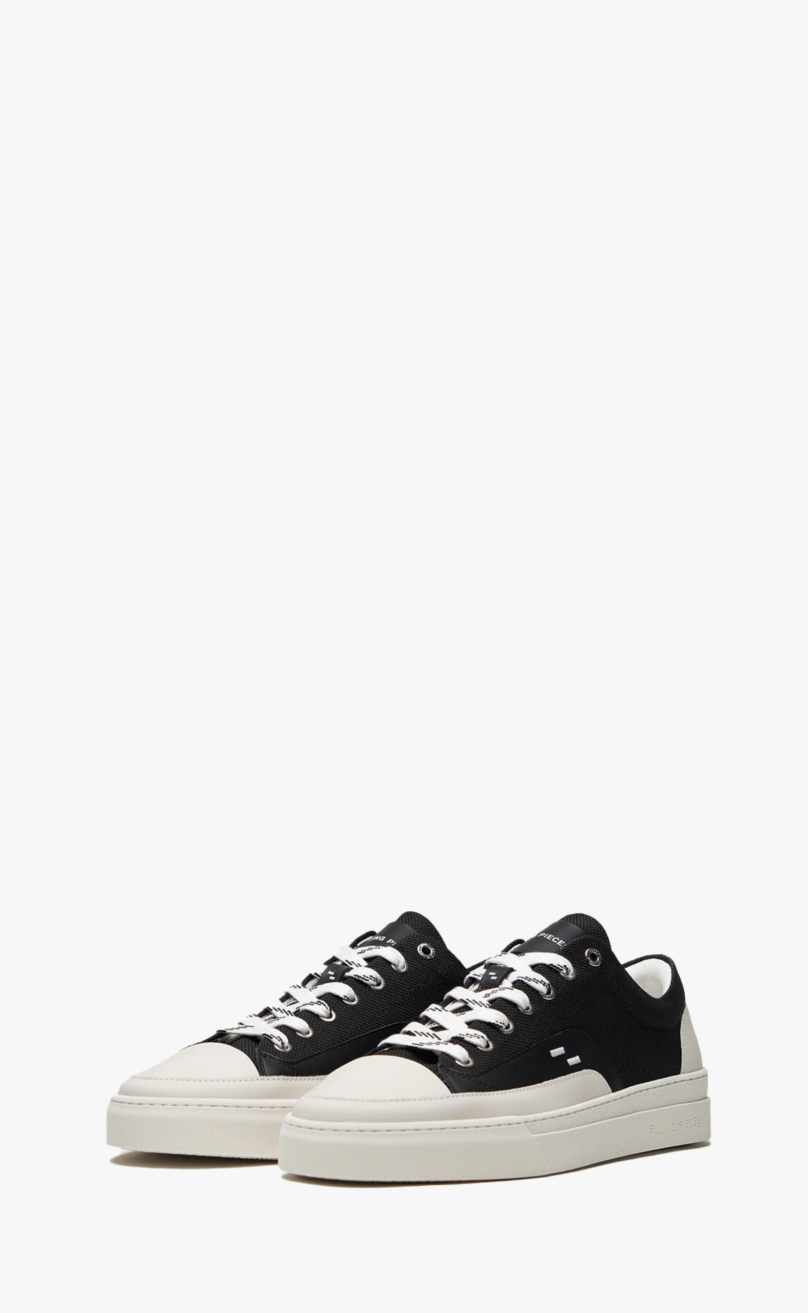 RIVIERA LOW BLACK SNEAKERS