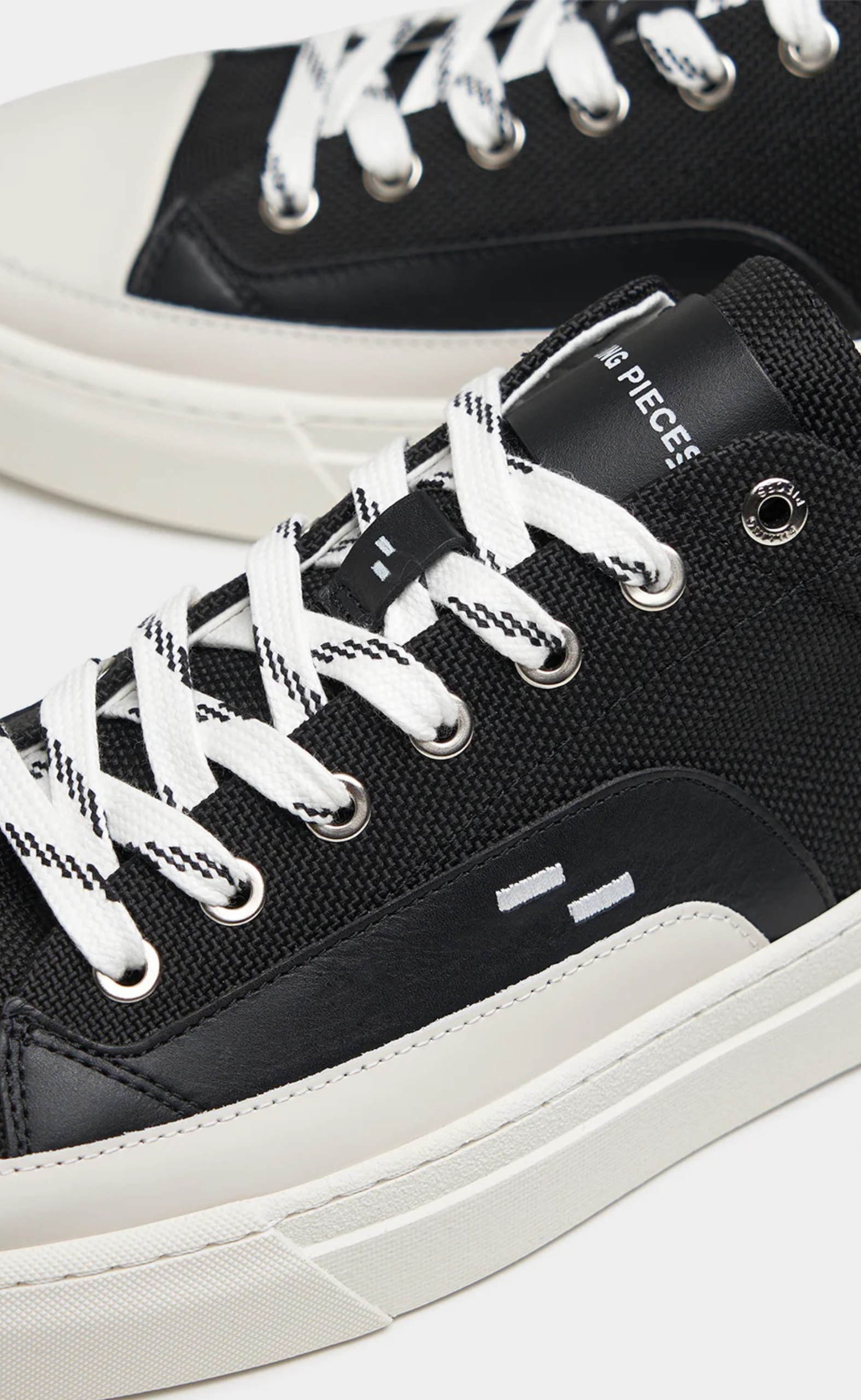 RIVIERA LOW BLACK SNEAKERS