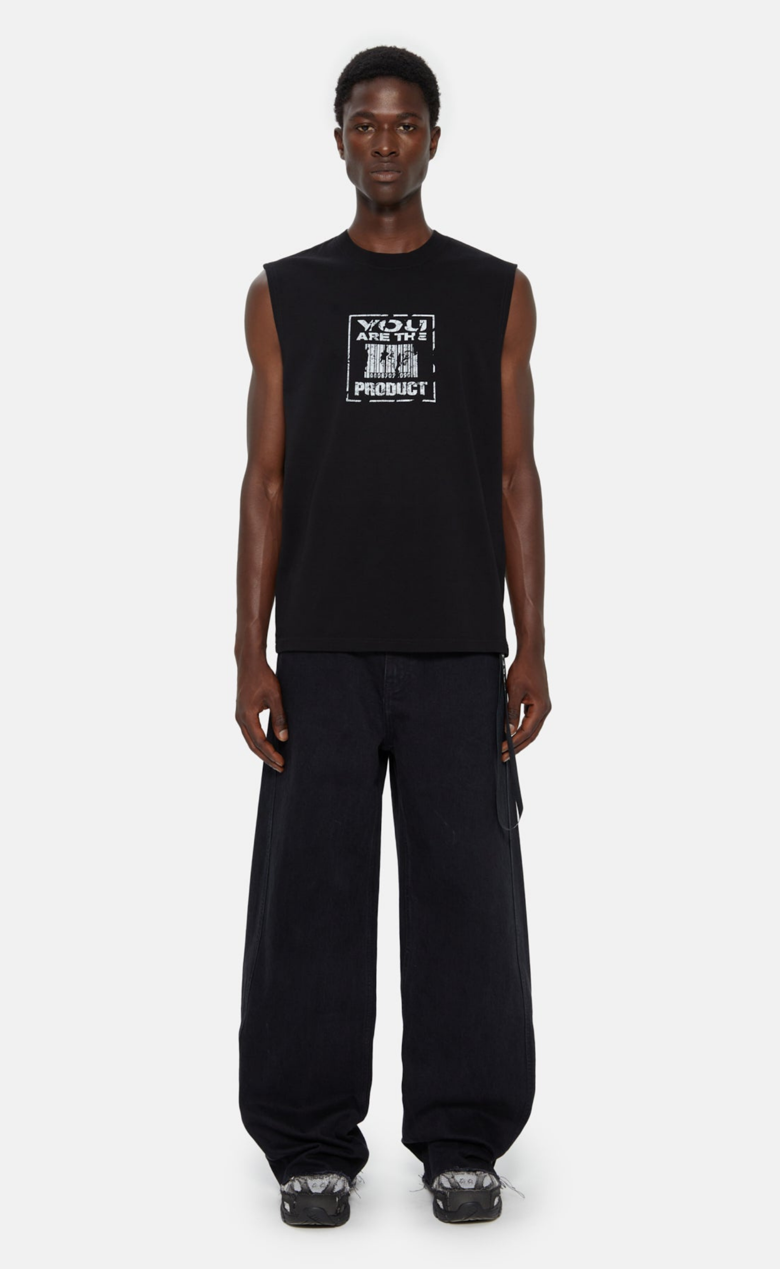 PRODUCT SLEEVELESS BLACK T-SHIRT