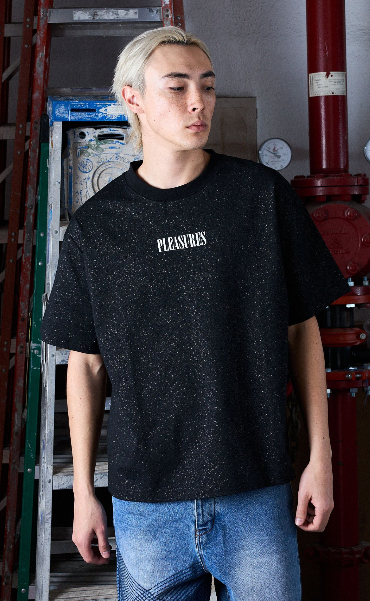 STARRY HEAVYWEIGHT BLACK T-SHIRT