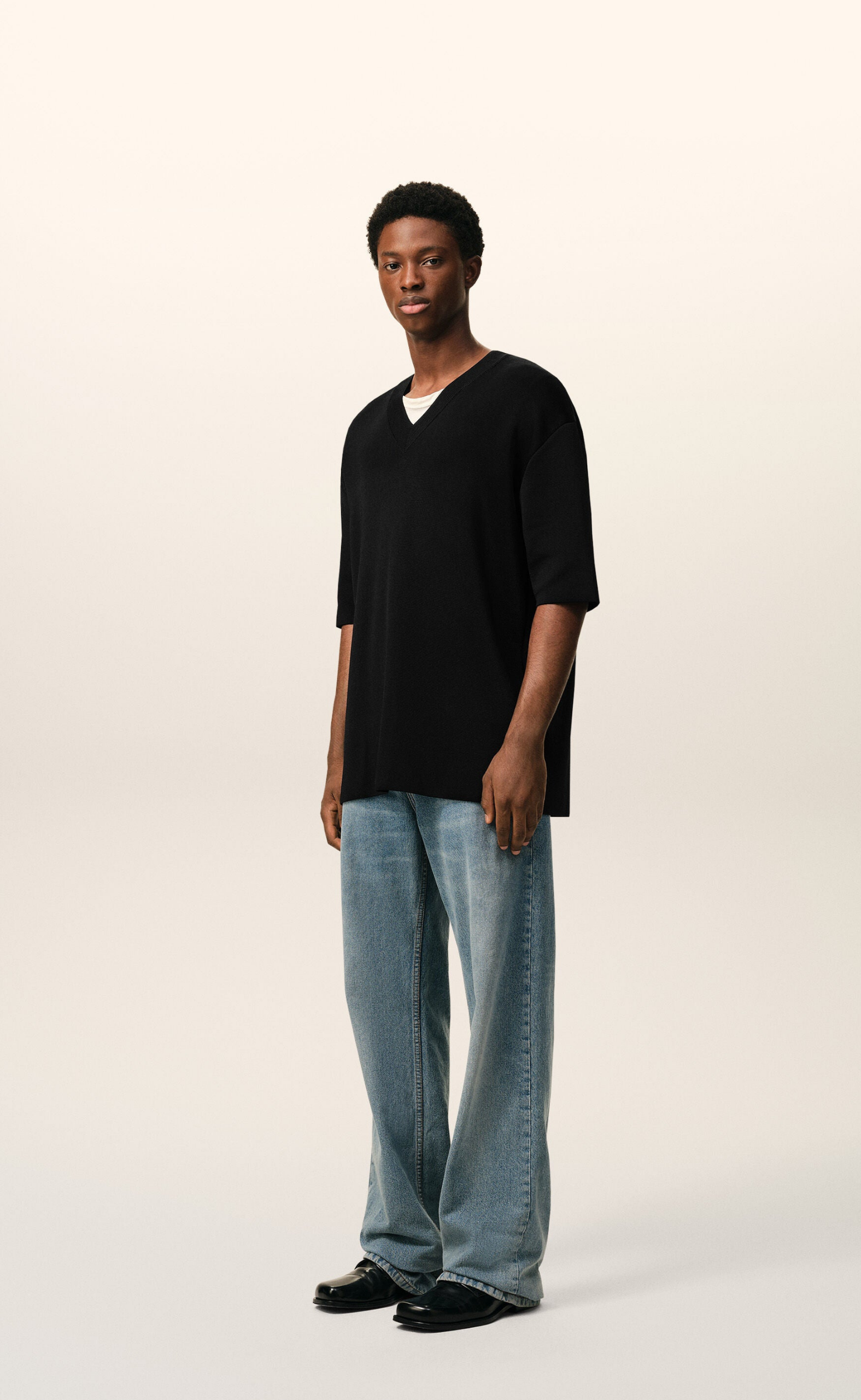 WOOL SHORT SLEEVE V NECK BLACK T-SHIRT