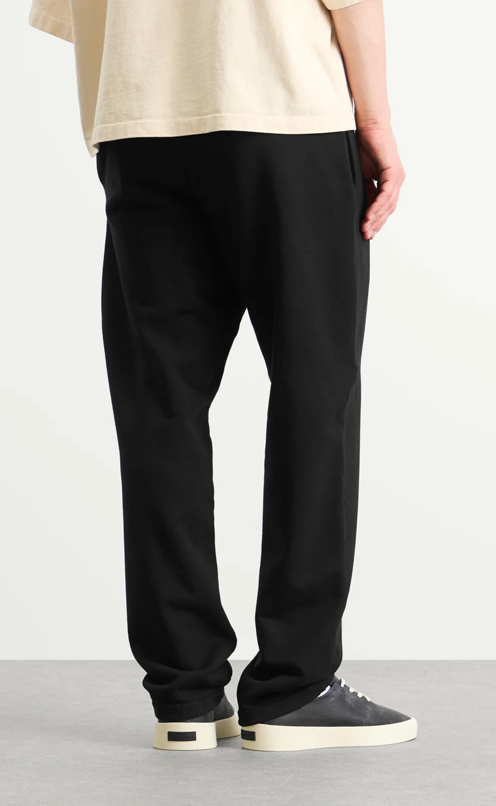 RELAXED BLACK SWEATPANT
