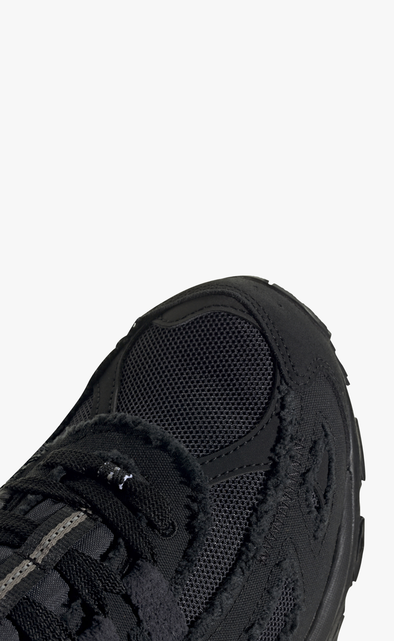 SHADOWTURF SFTM BLACK SNEAKER