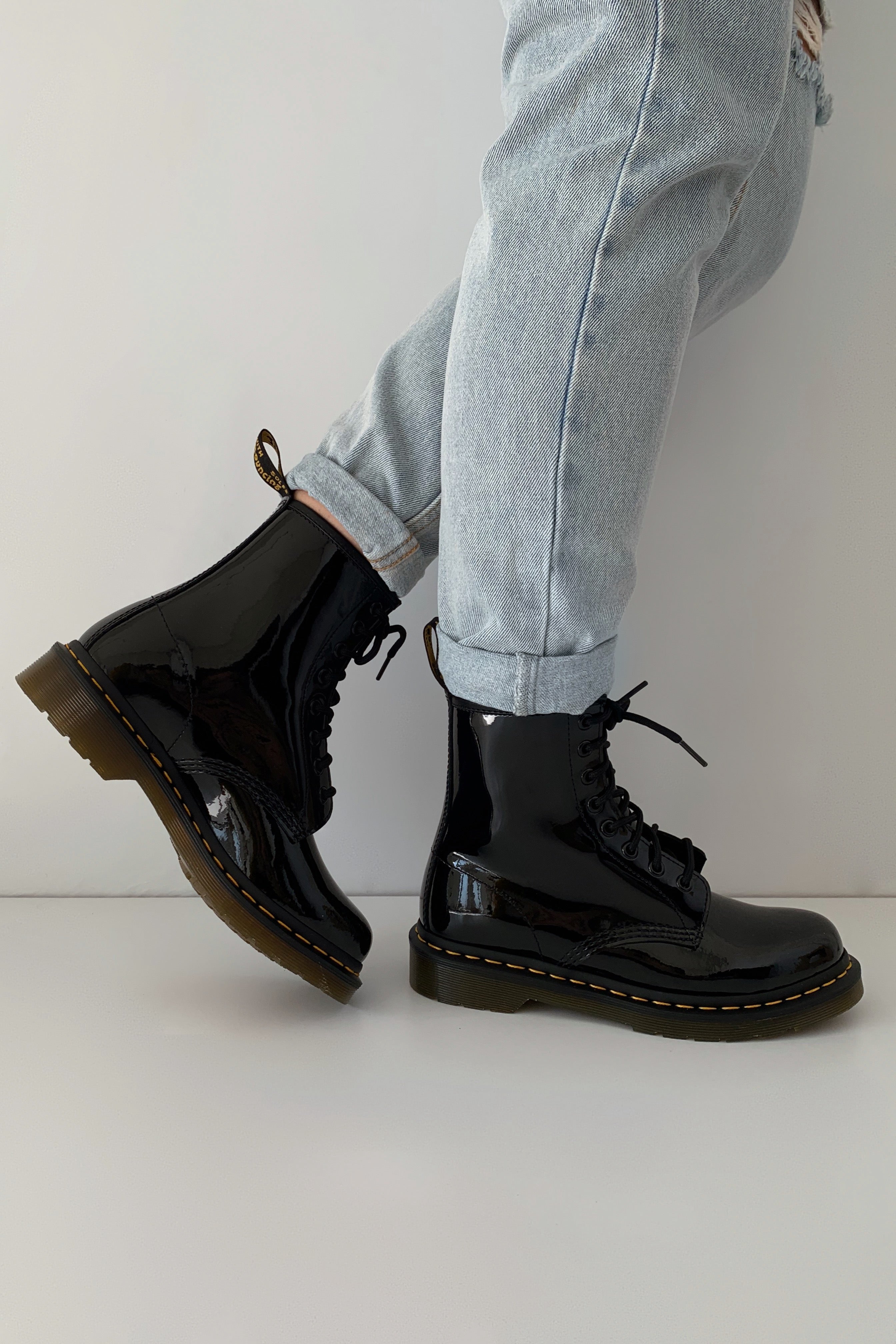 1460 W 8 Eye Boot Black Patent Lamper