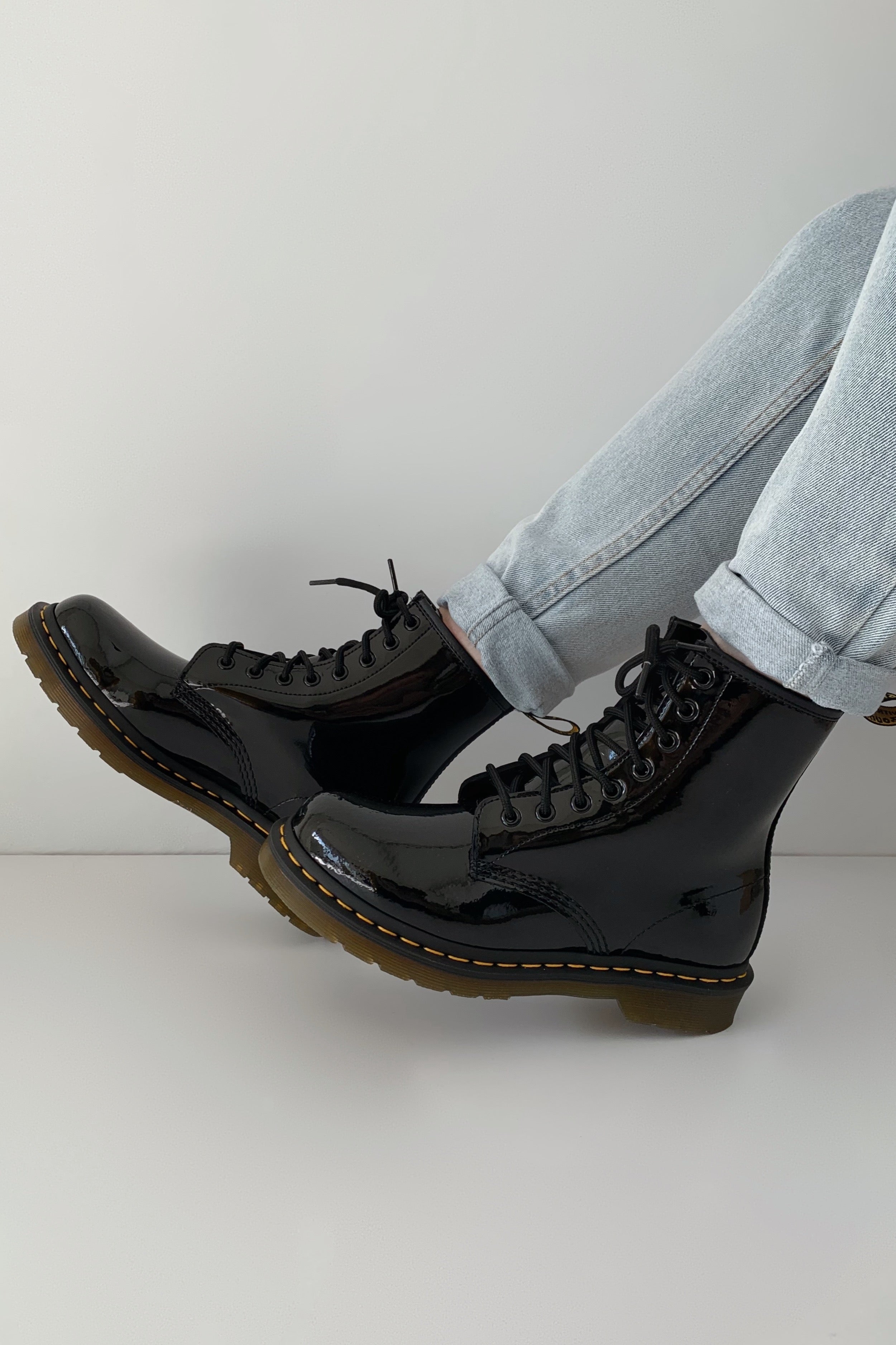 1460 W 8 Eye Boot Black Patent Lamper