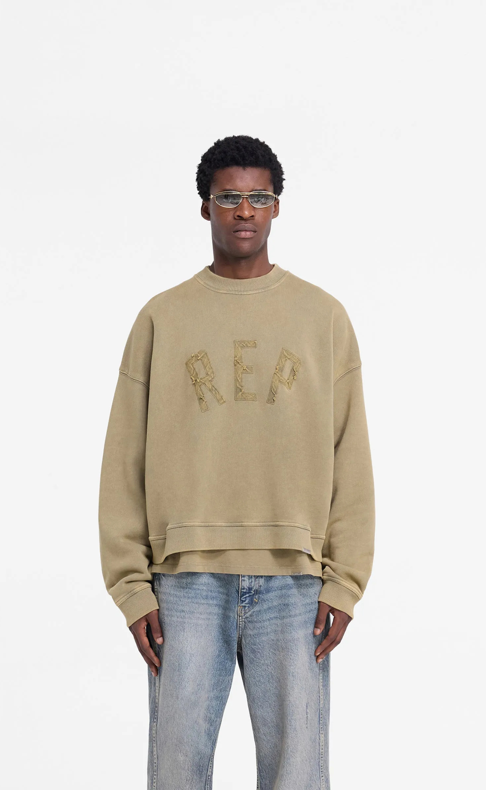 REP APPLIQUE FAWN CREWNECK