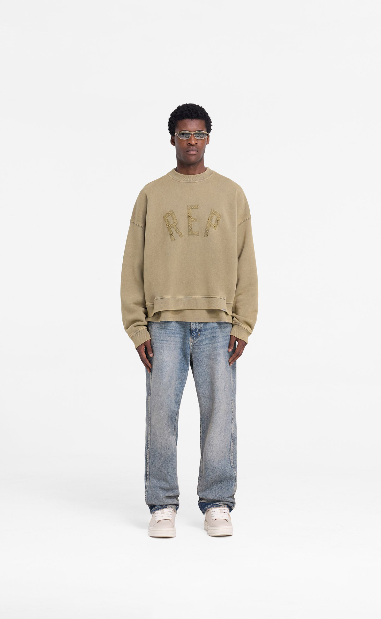 REP APPLIQUE FAWN CREWNECK
