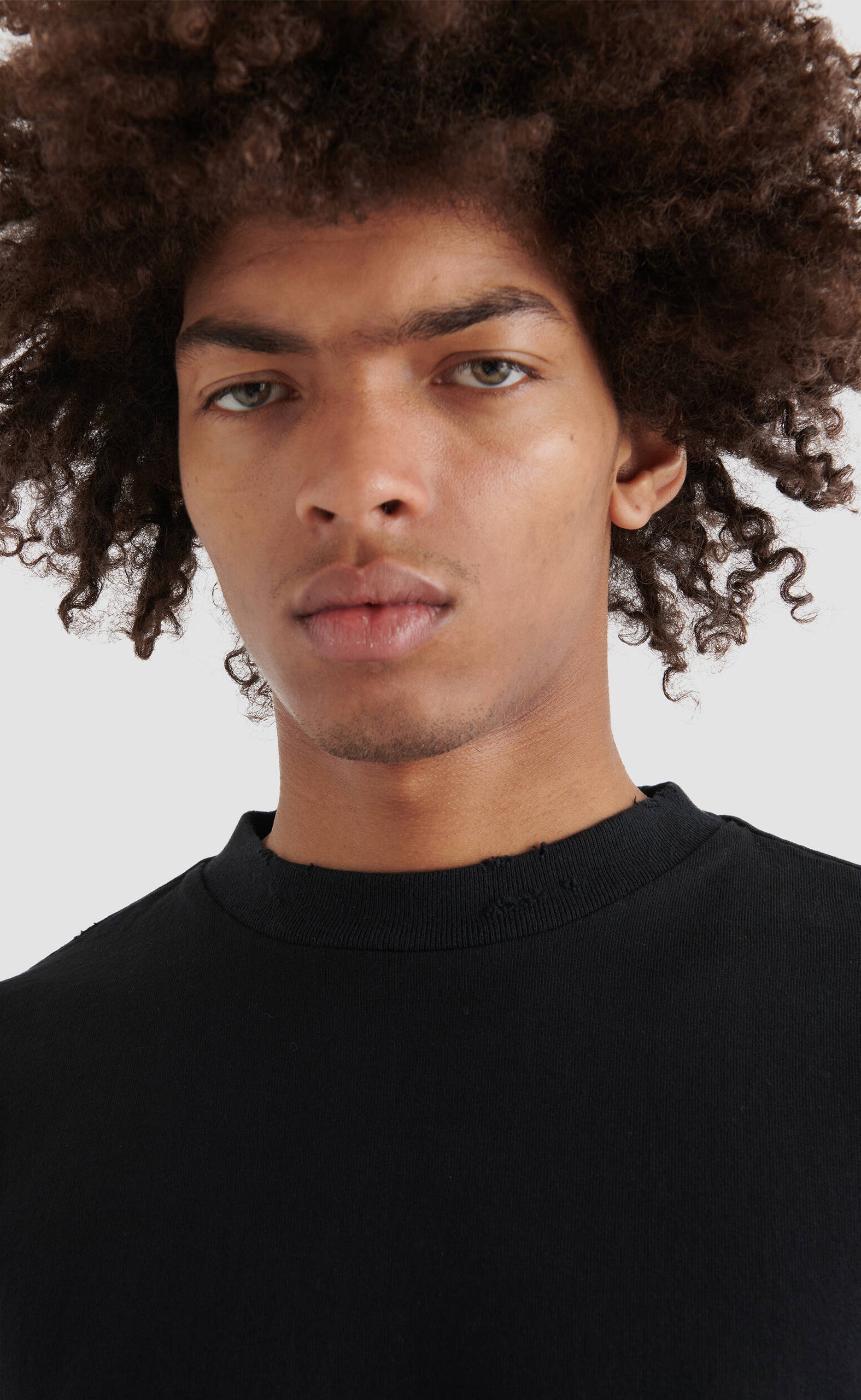 SERIES DISTRESSED BLACK T-SHIRT