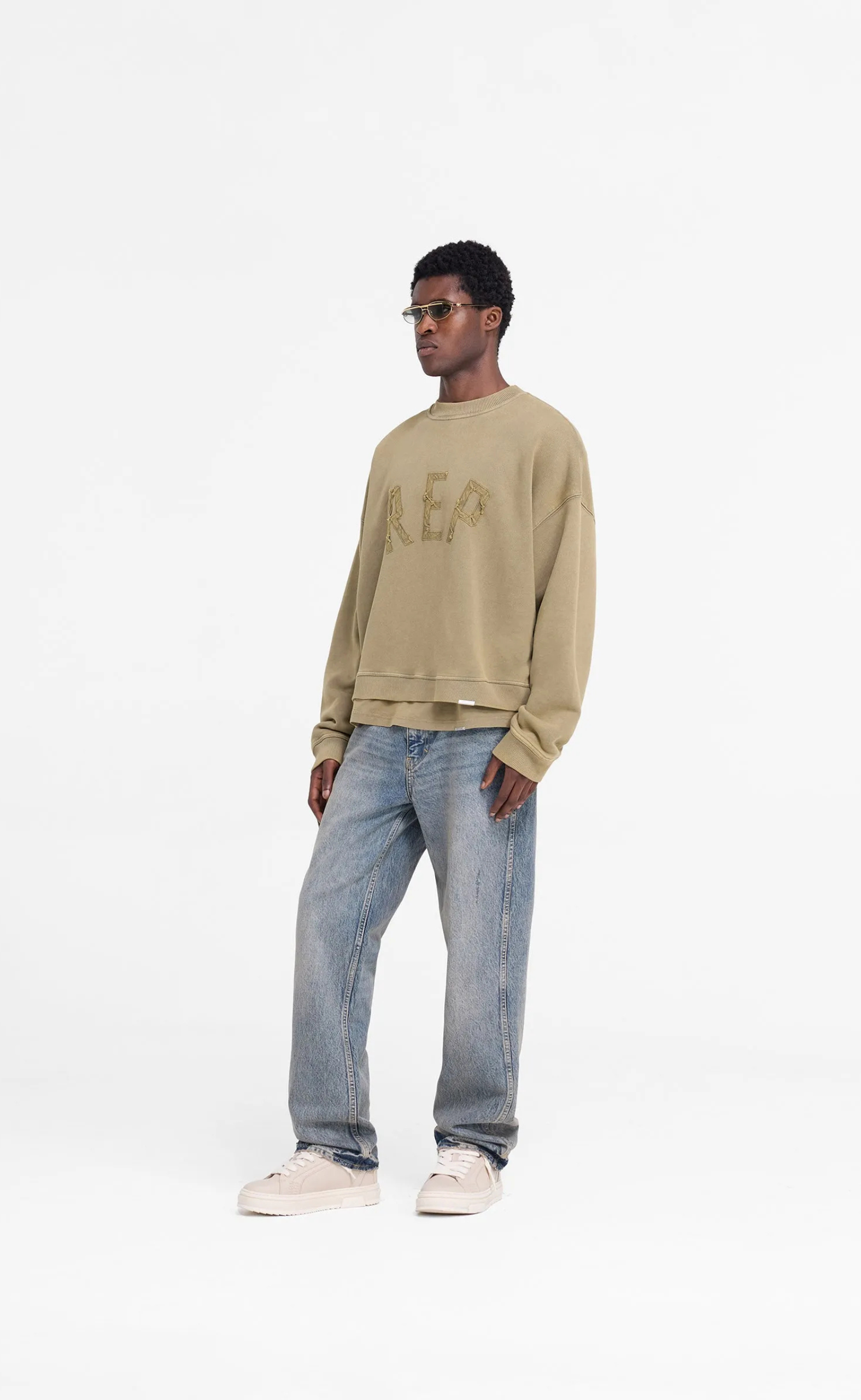 REP APPLIQUE FAWN CREWNECK