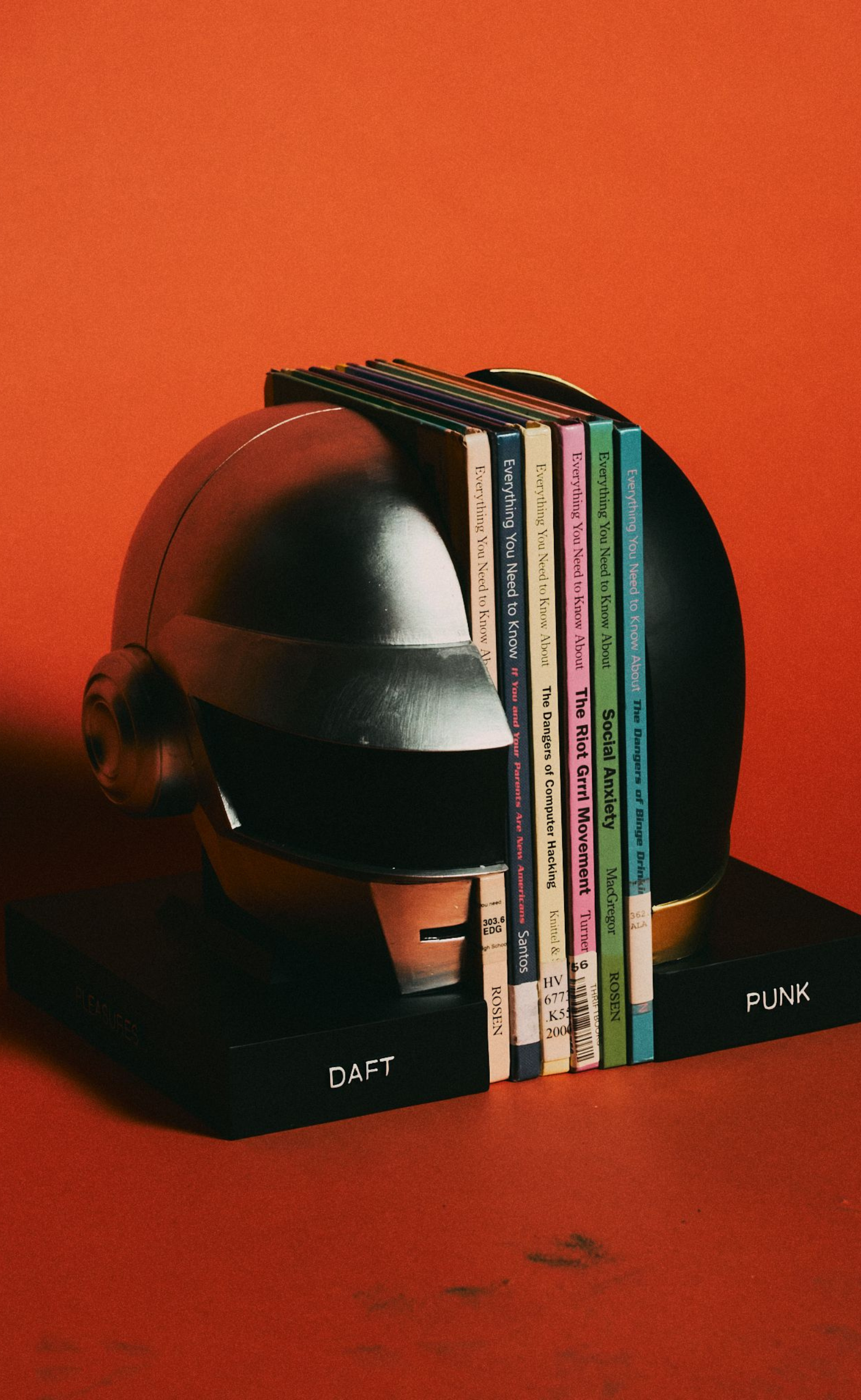 HELMETS METALLIC BOOKEND