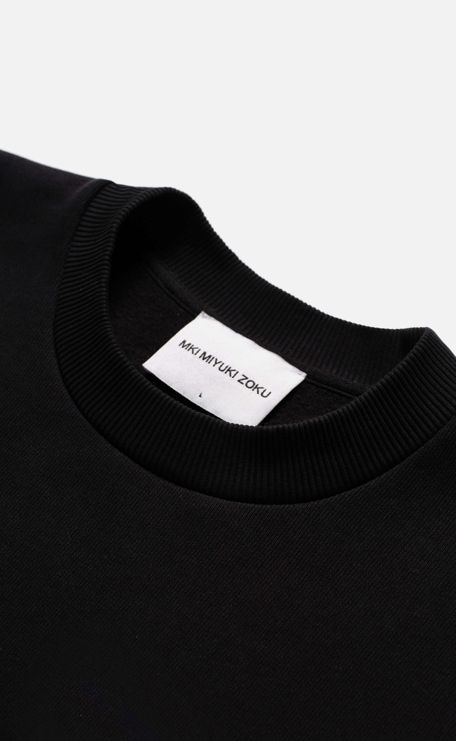 UNIFORM BLACK CREWNECK