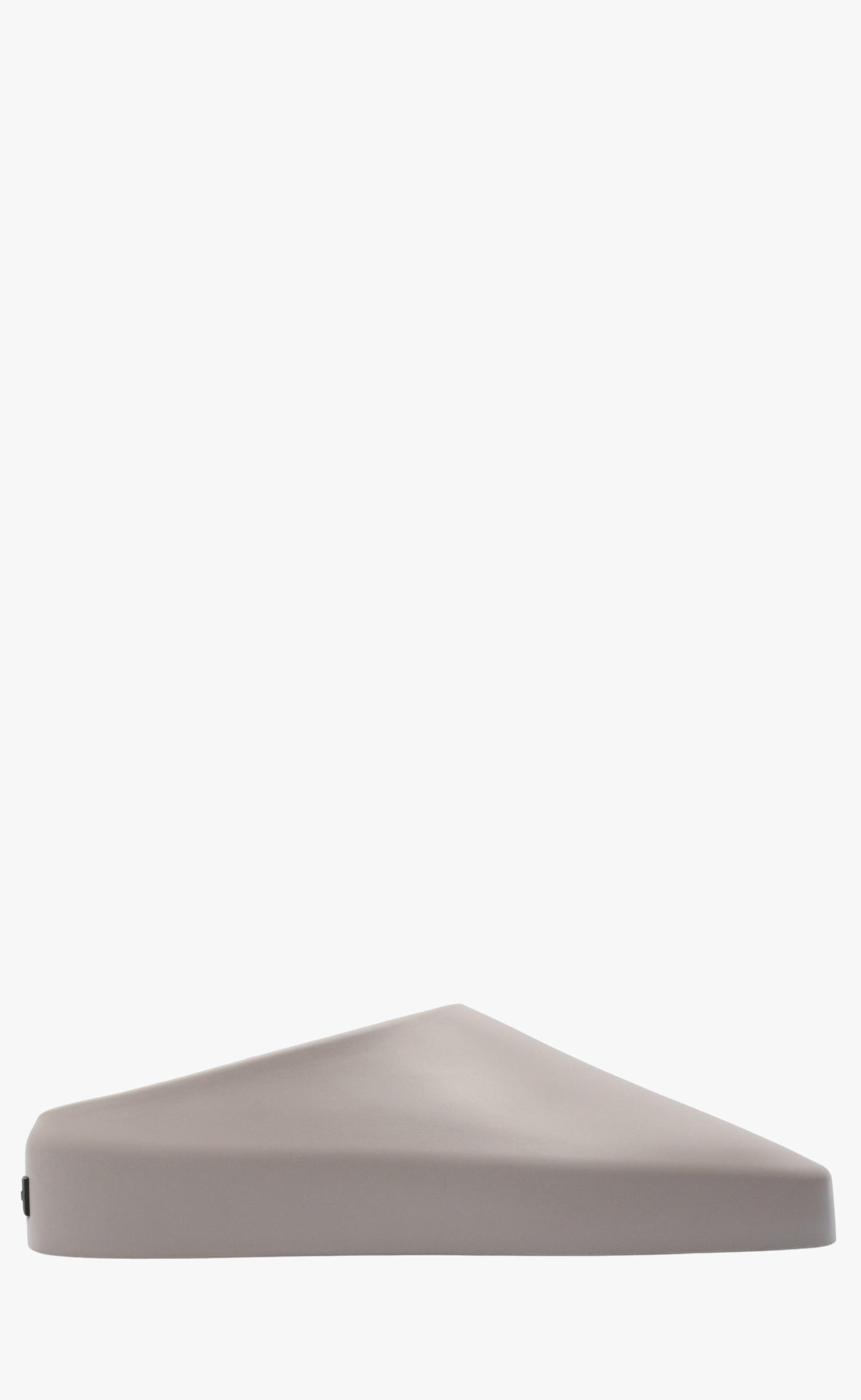 THE CALIFORNIA CONCRETE SLIPPERS