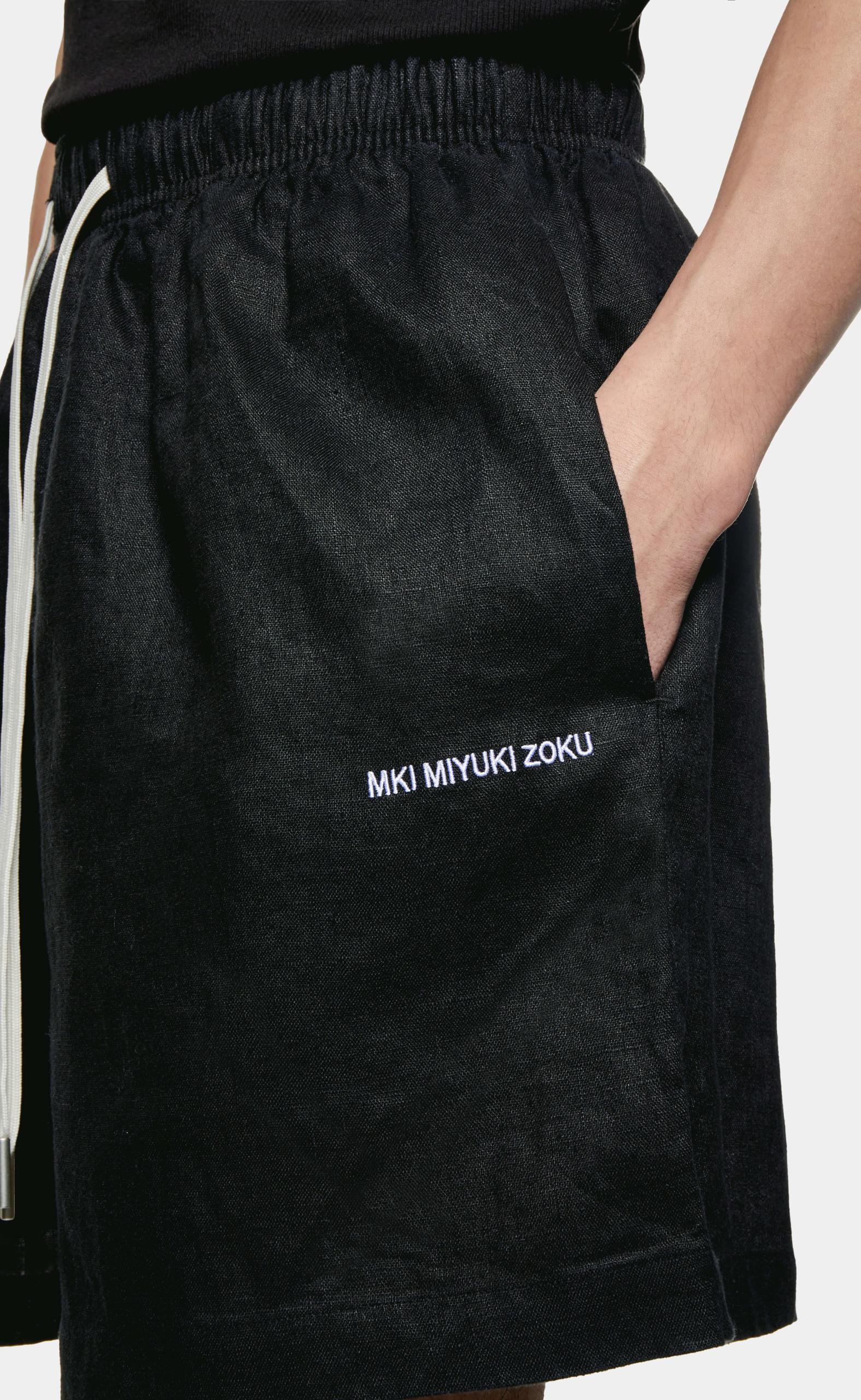 LINEN BLACK SHORTS