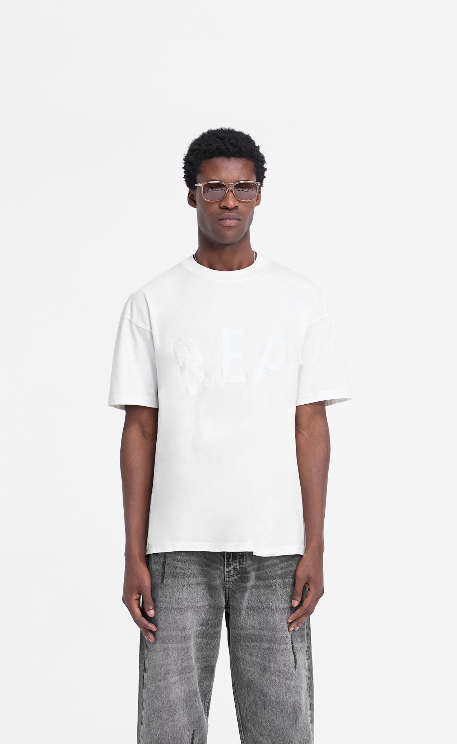 REP APPLIQUE FLAT WHITE T-SHIRT