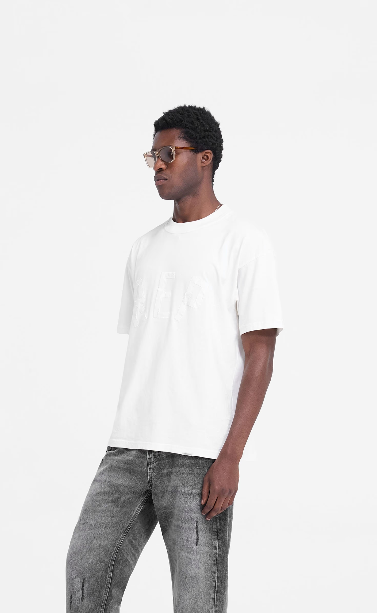 REP APPLIQUE FLAT WHITE T-SHIRT