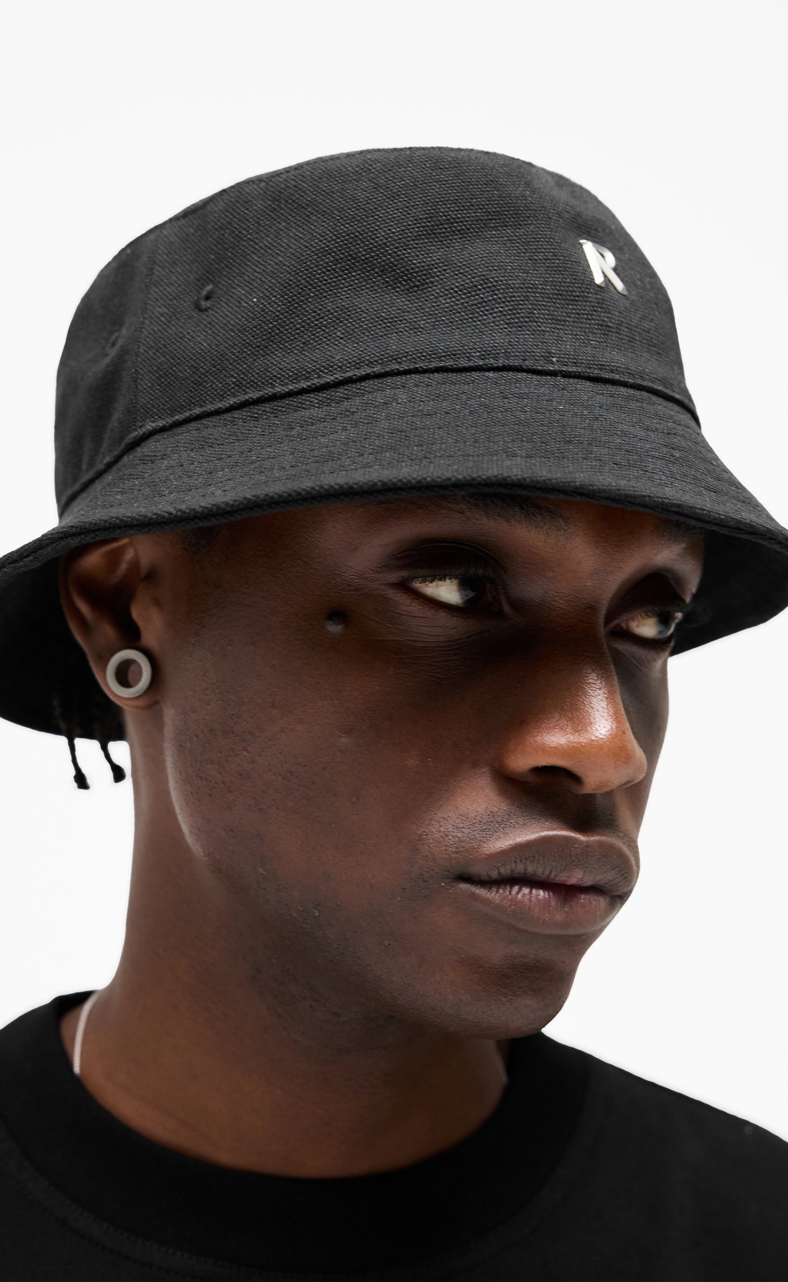 INITIAL BUCKET JET BLACK HAT