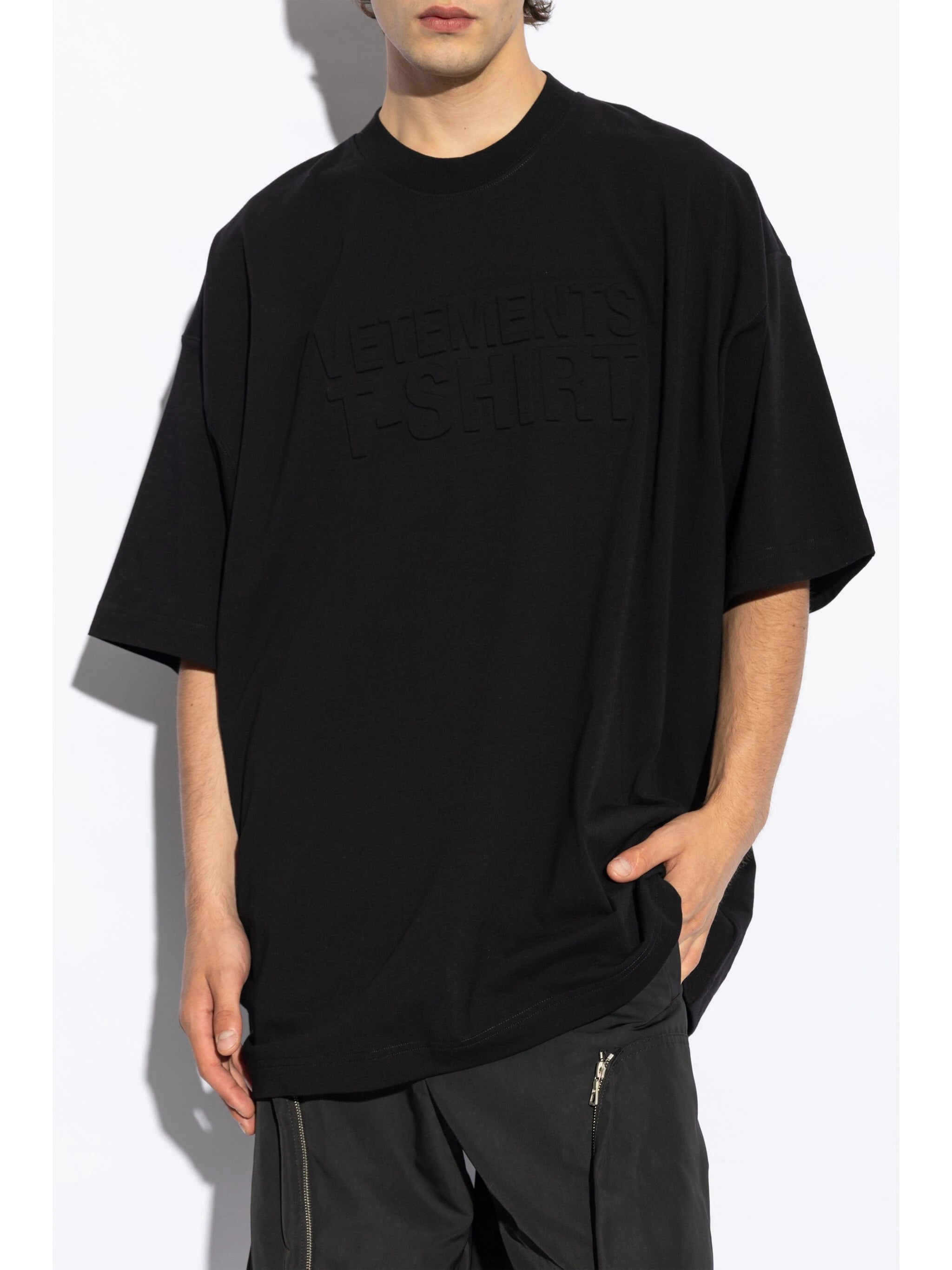 ILLUSION LOGO BLACK T-SHIRT