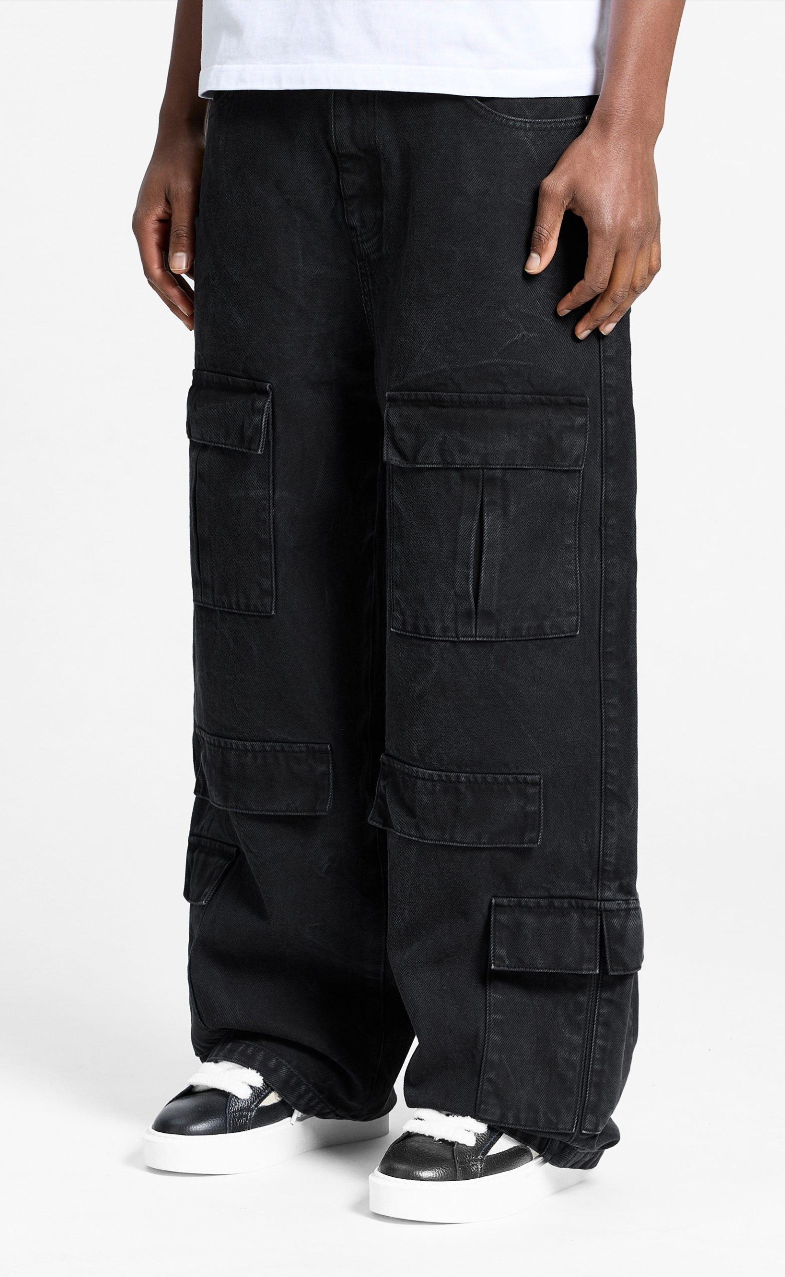 WRINKLED CANVAS CARGO BLACK PANTS