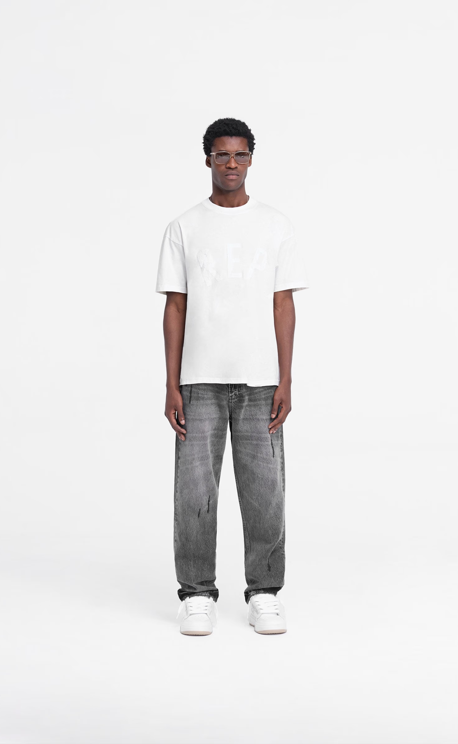 REP APPLIQUE FLAT WHITE T-SHIRT