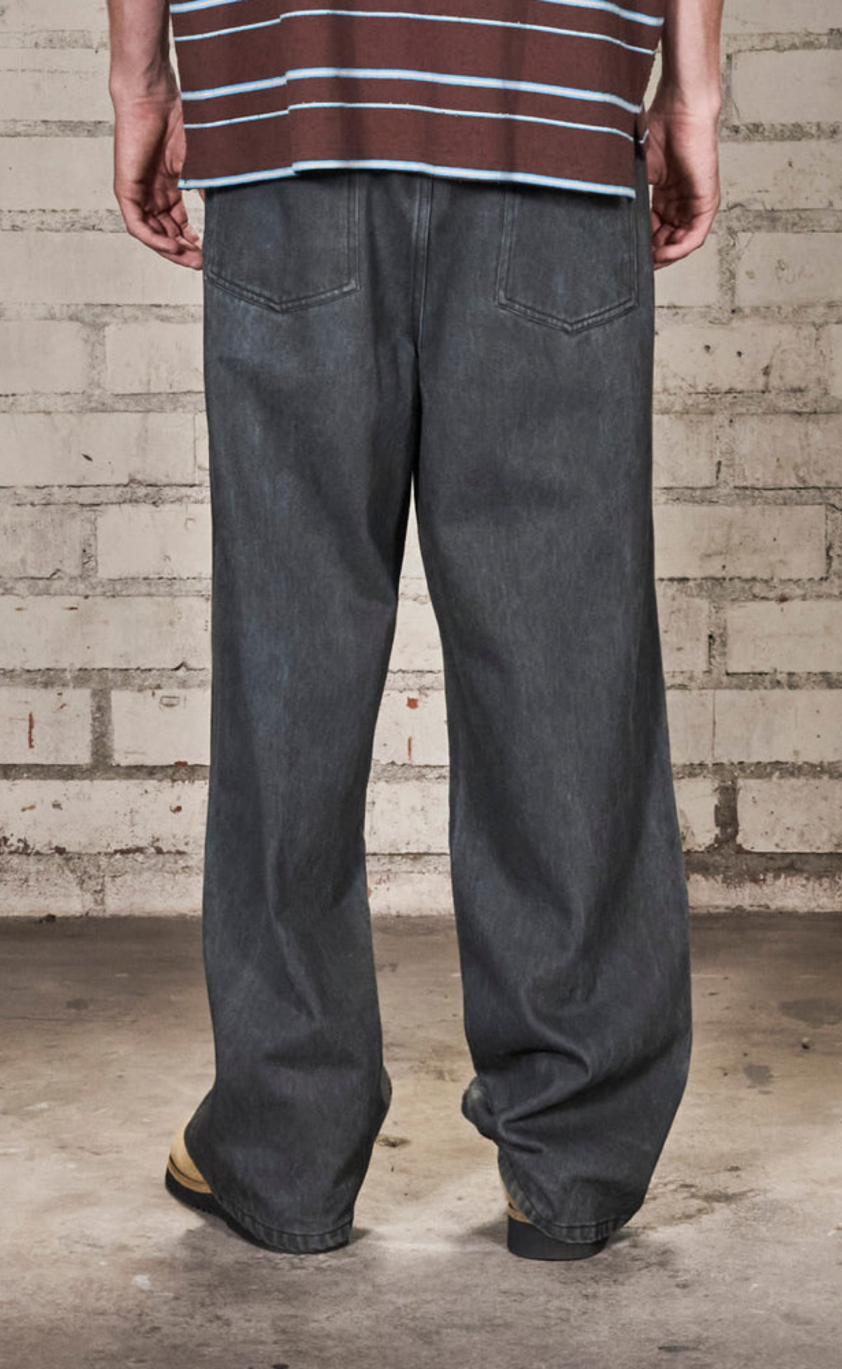 SPRAY FORMULA BAGGY BLACK JEANS