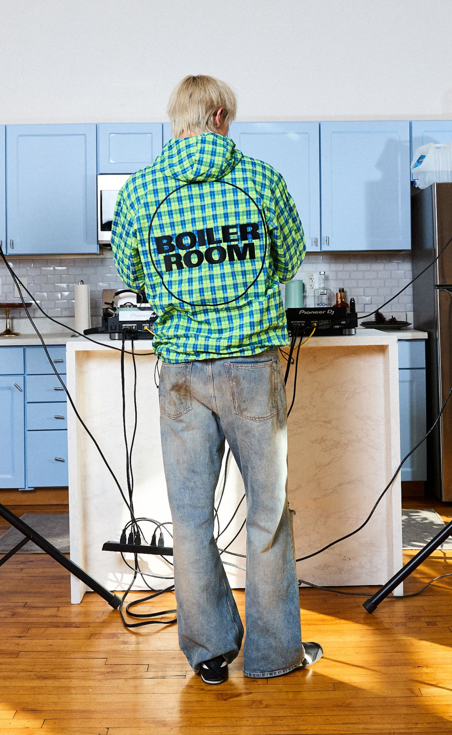 PRACTICE HOODED NEON JACKET