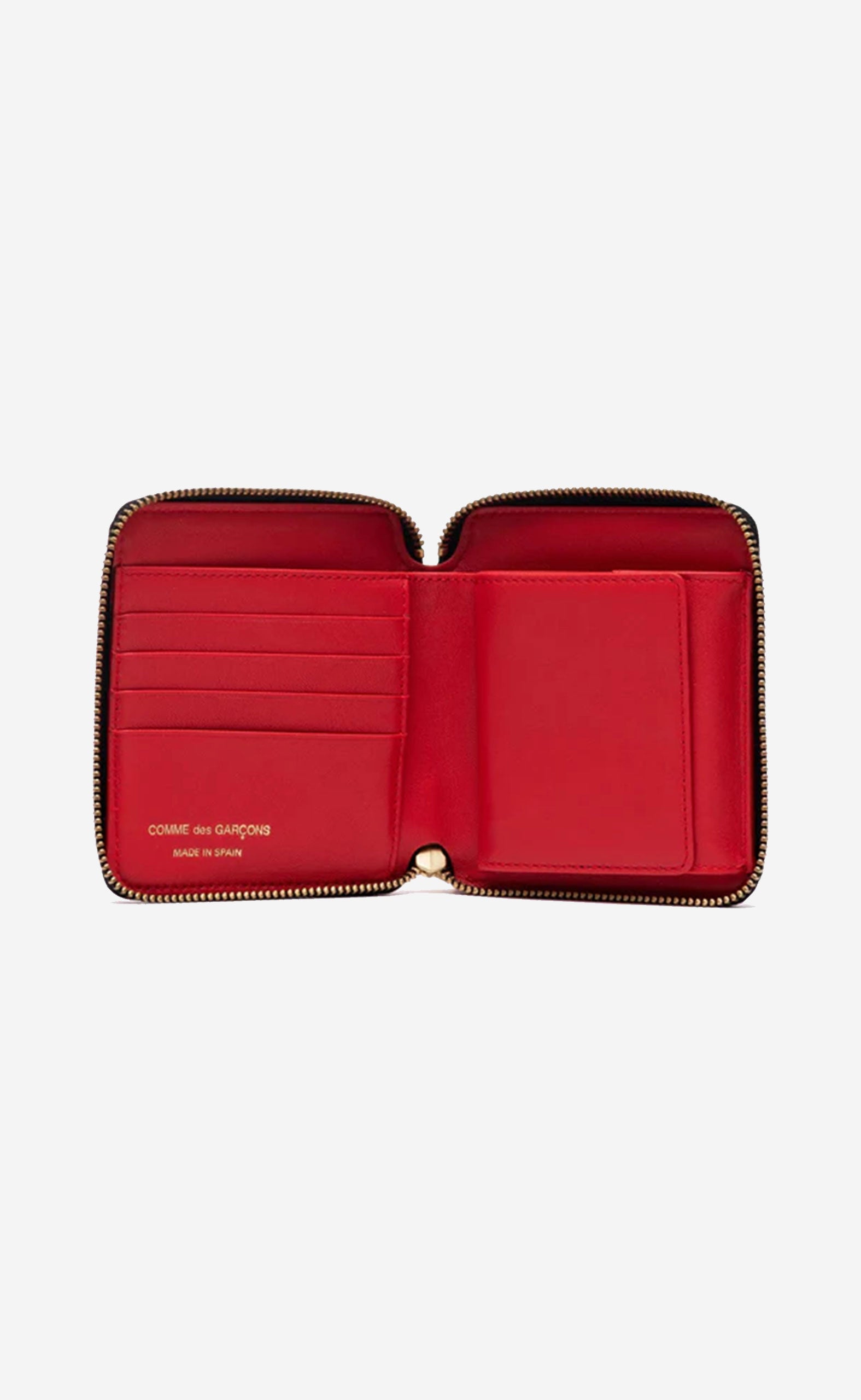 RED EMBOSSED ROOTS COMMES