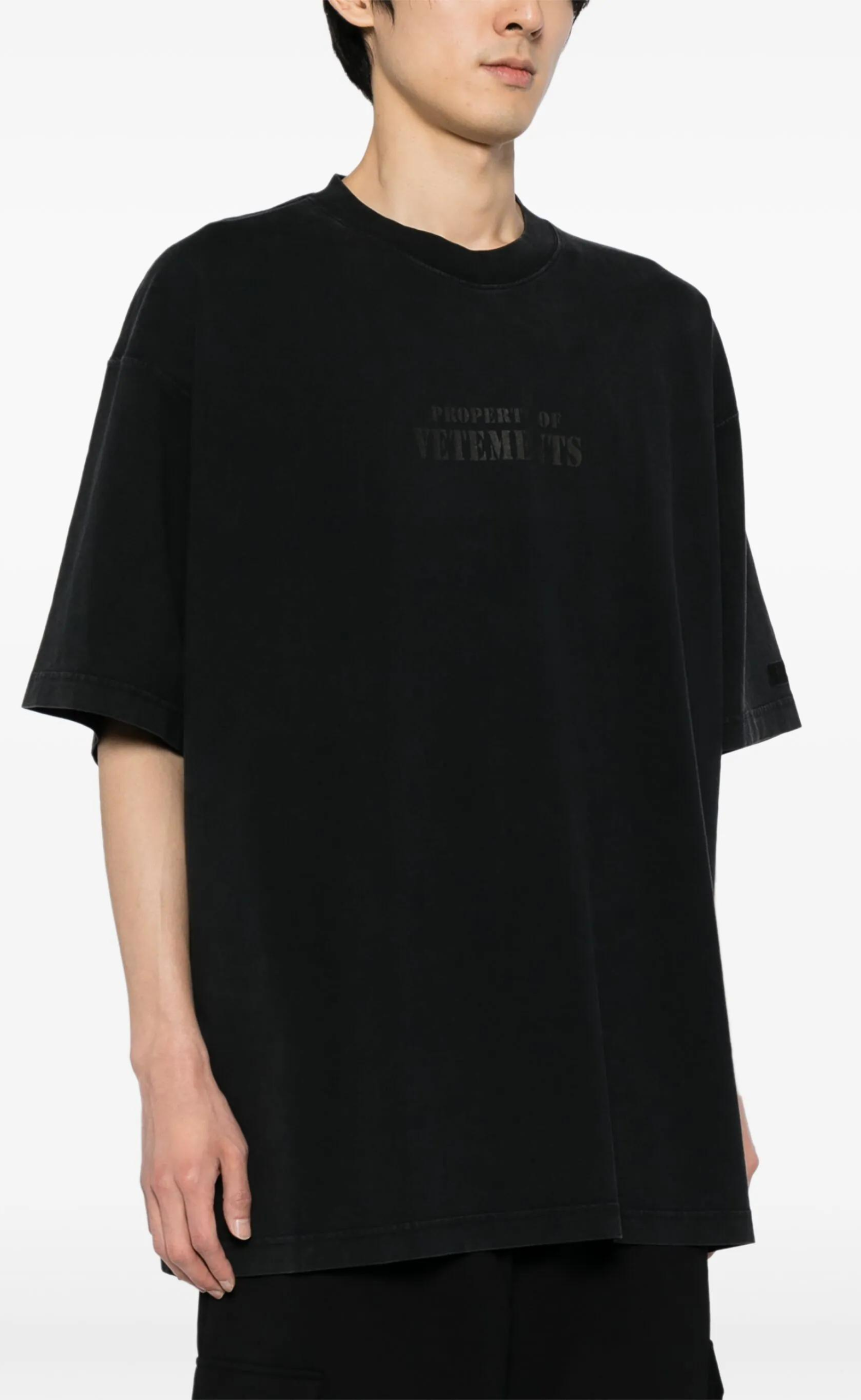 PROPERTY OF VETEMENTS WASHED BLACK T-SHIRT