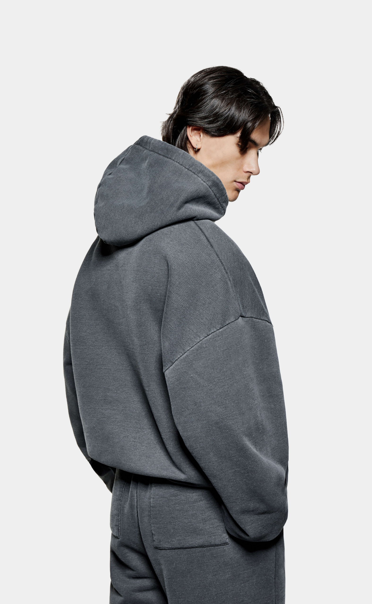 UNIFORM PIGMENT BLACK HOODIE