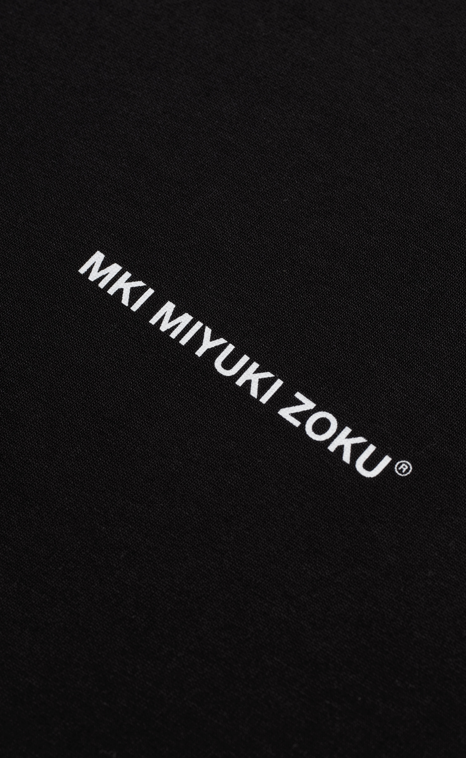 UNIFORM BLACK LONGSLEEVE