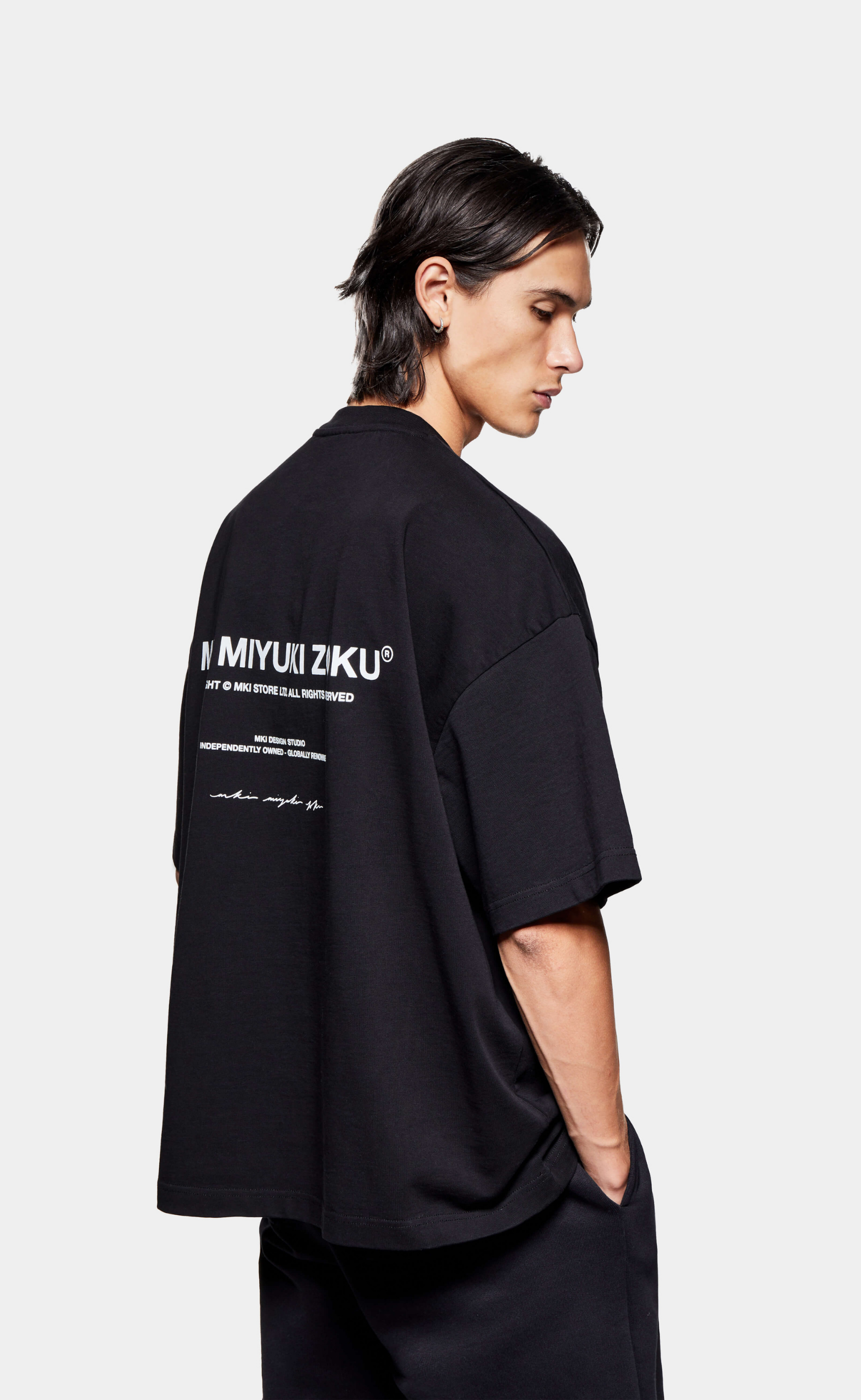 DESIGN STUDIO BLACK T-SHIRT