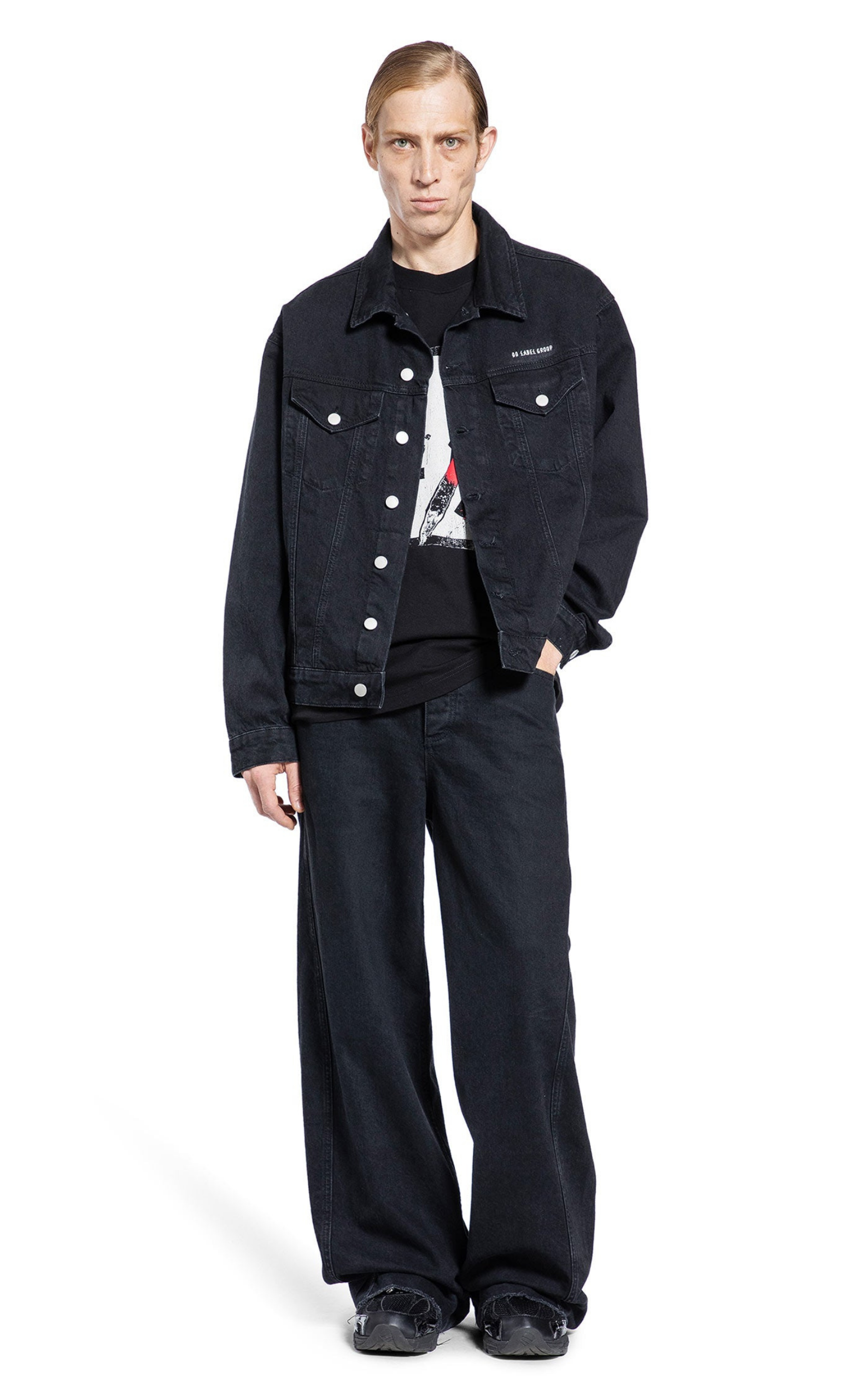 STICKA BLACK T-SHIRT