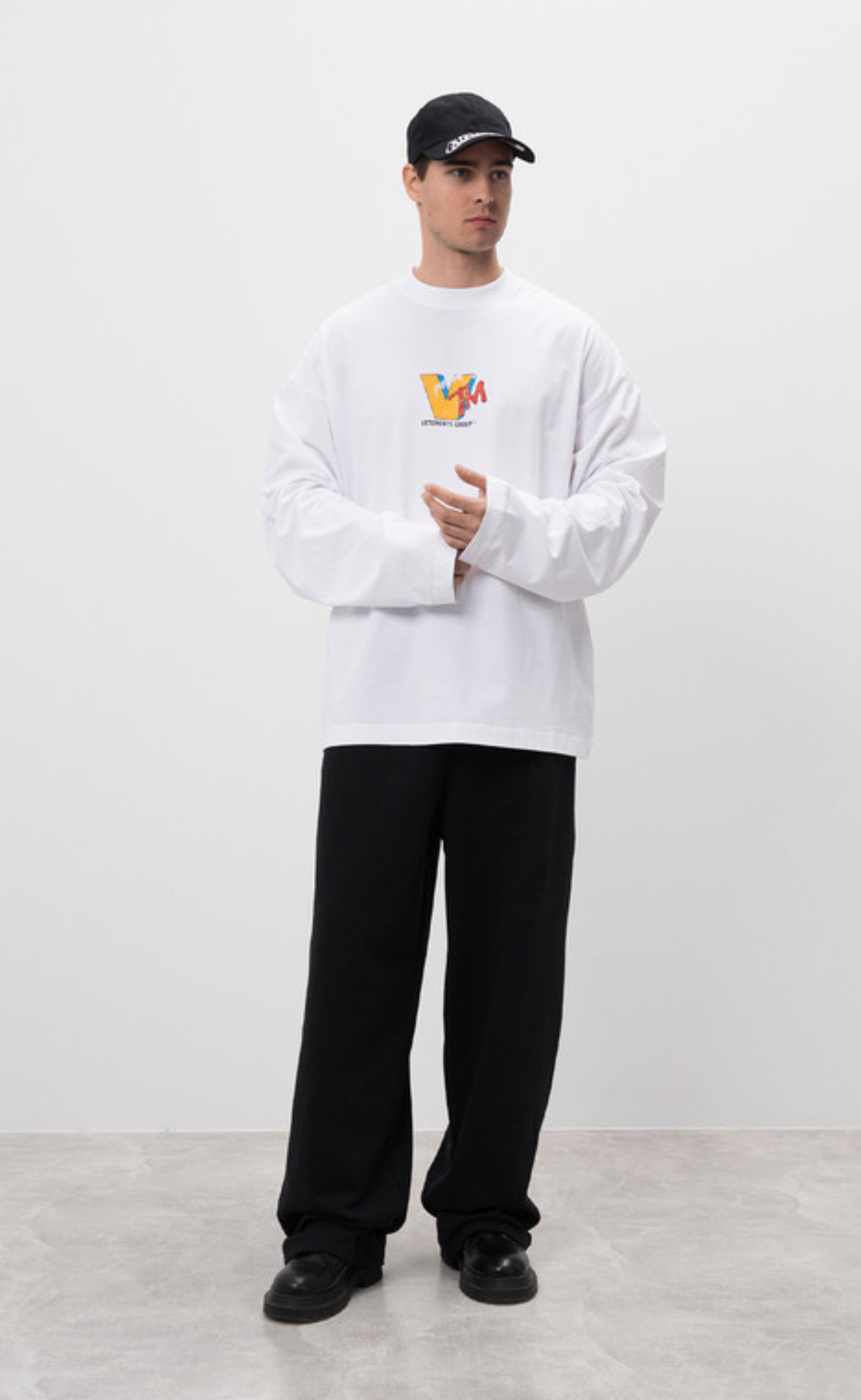VTM WHITE LONGSLEEVE