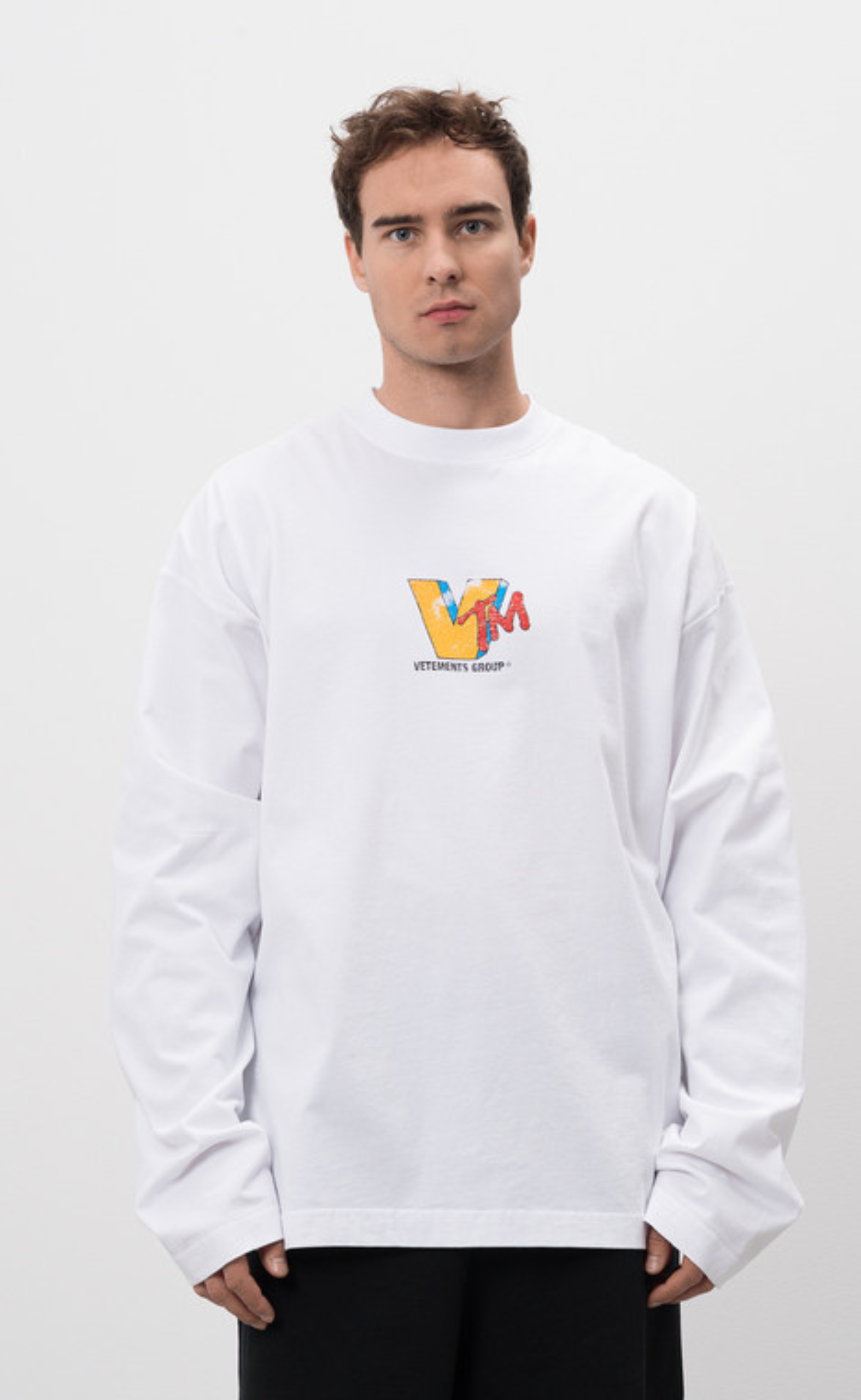 VTM WHITE LONGSLEEVE