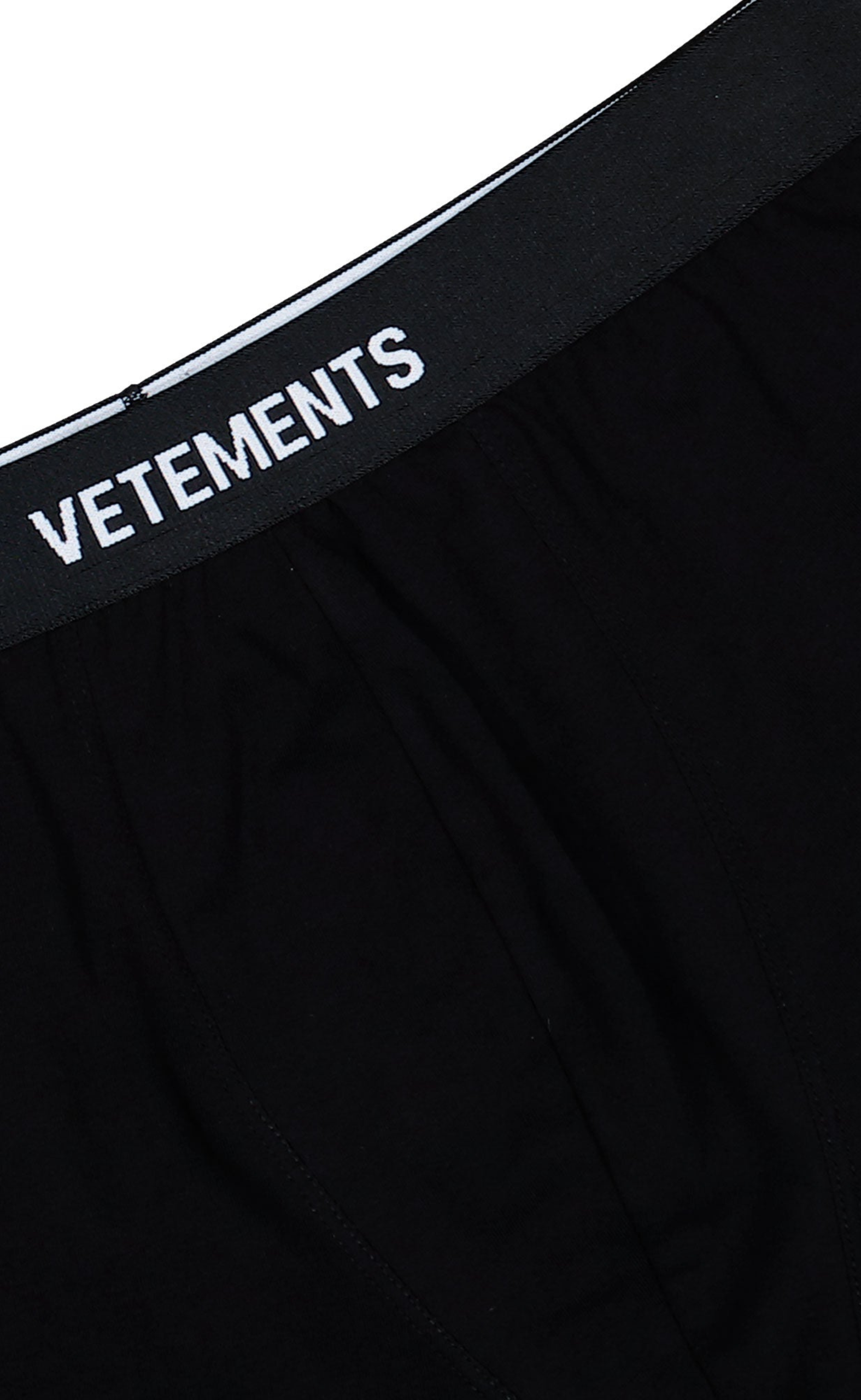 VETEMENTS WHITE LOGO BLACK BOXERS
