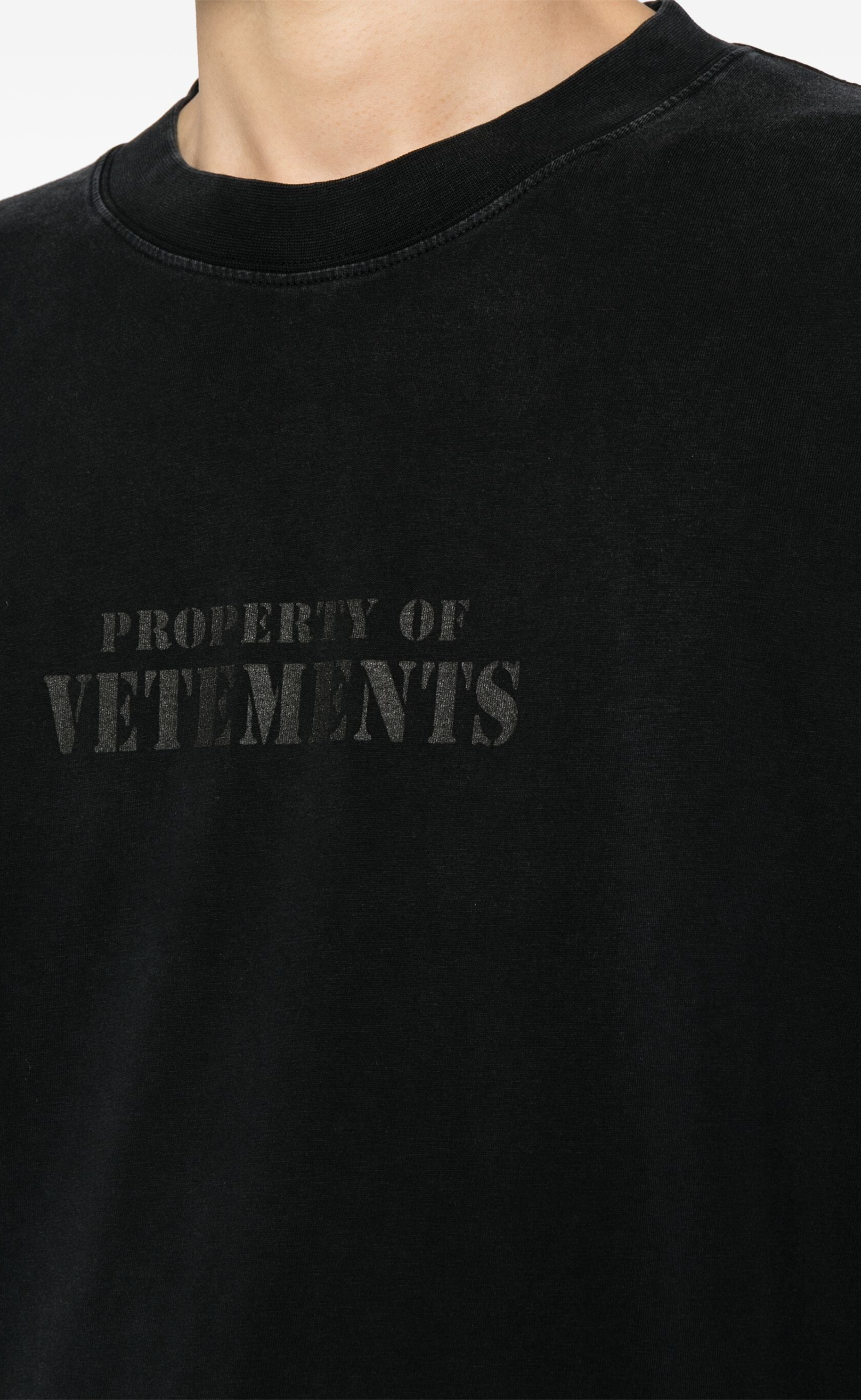 PROPERTY OF VETEMENTS WASHED BLACK T-SHIRT