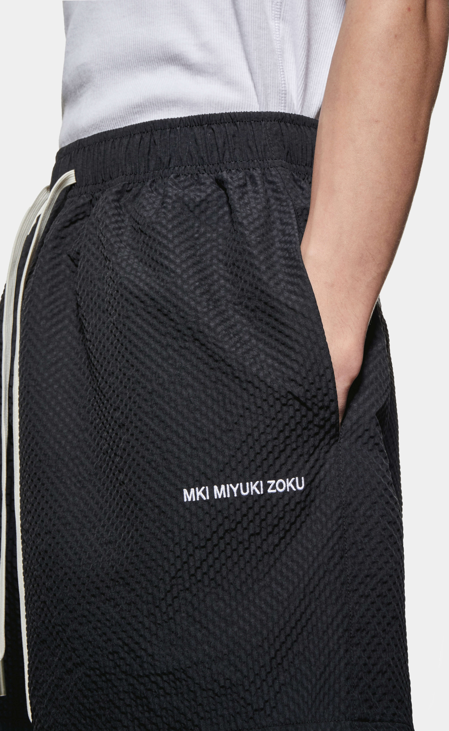 SEERSUCKER BLACK SHORTS