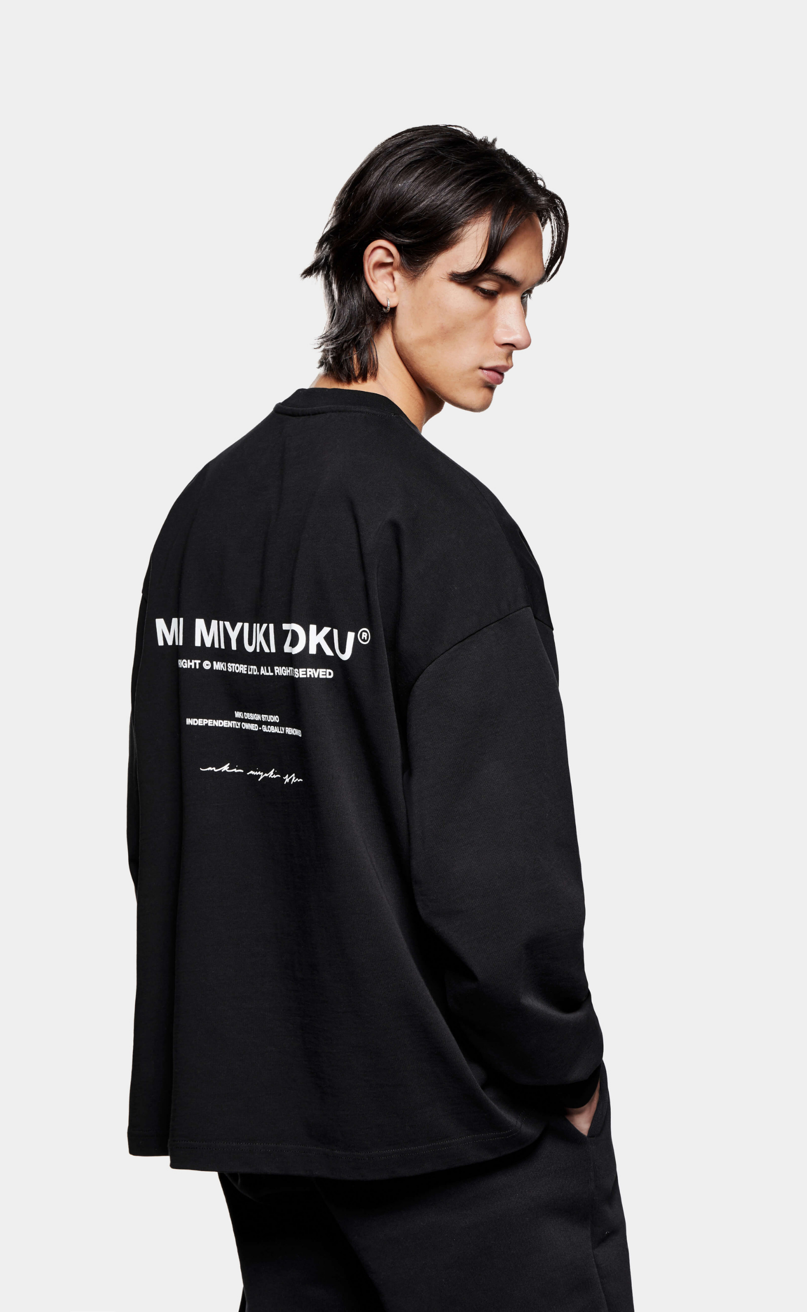 DESIGN STUDIO BLACK LONGSLEEVE