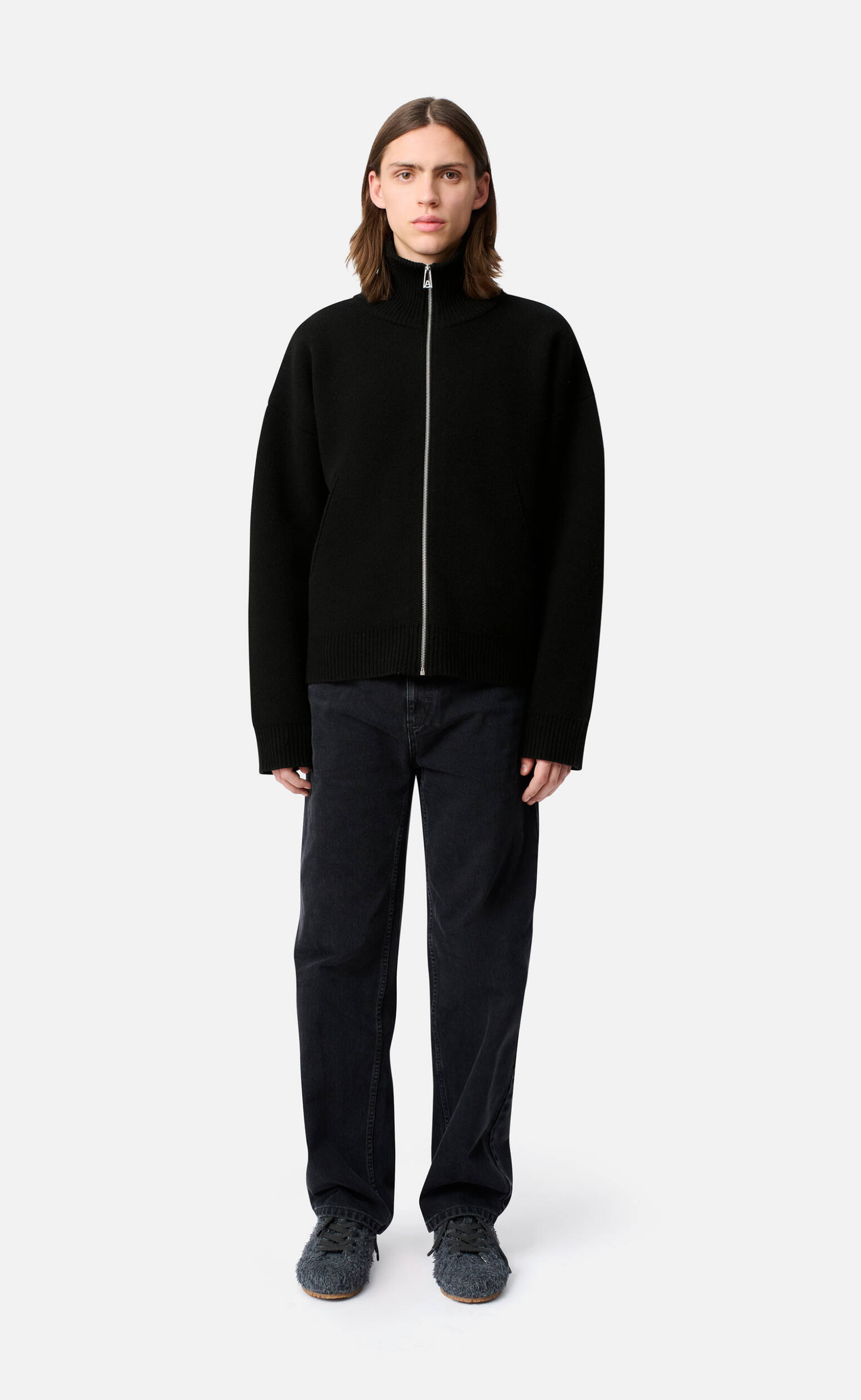 CORE ZIP-UP BLACK SWEATER