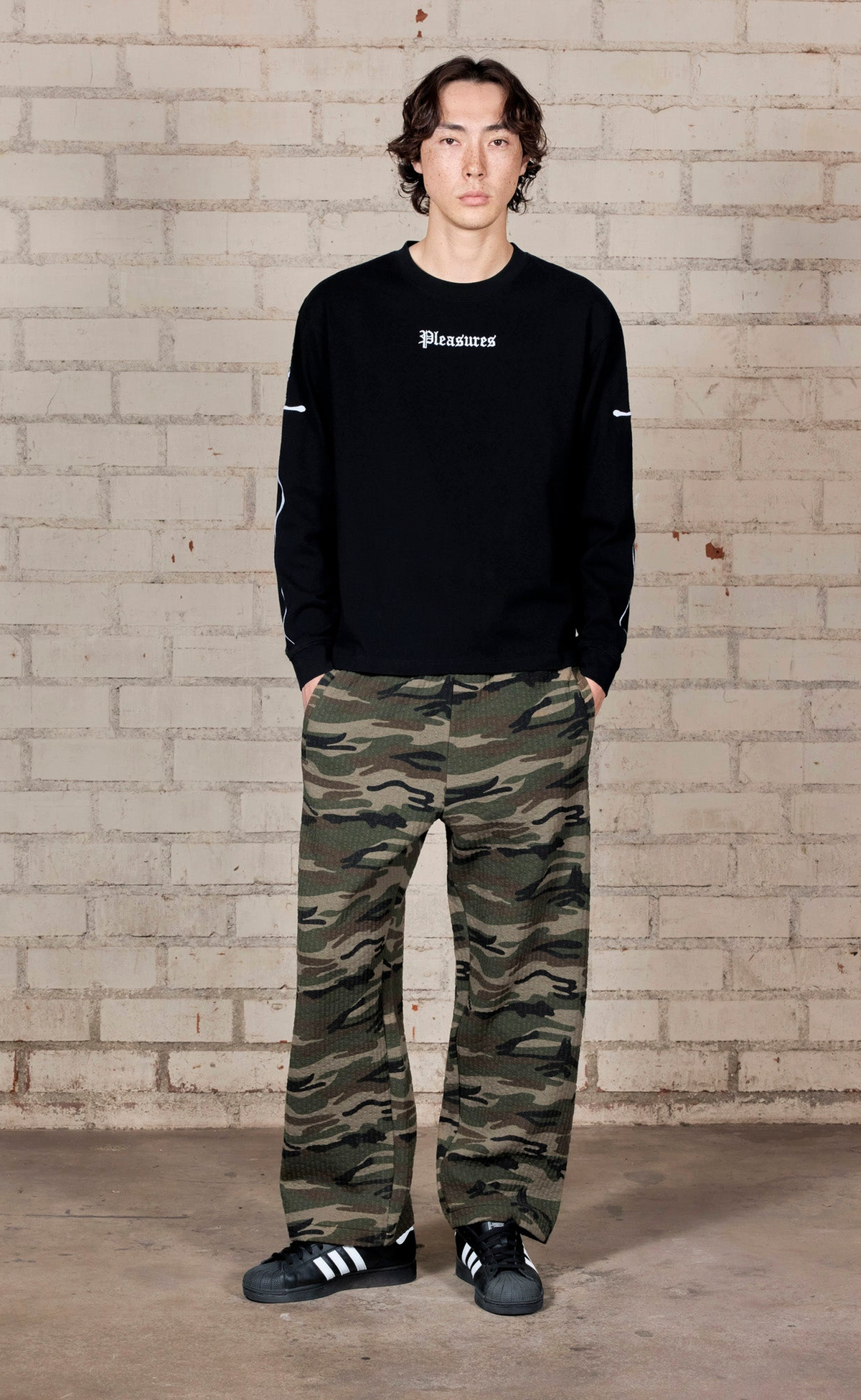 TEXTURED CAMO DESIRE CAMO SWEATPANTS