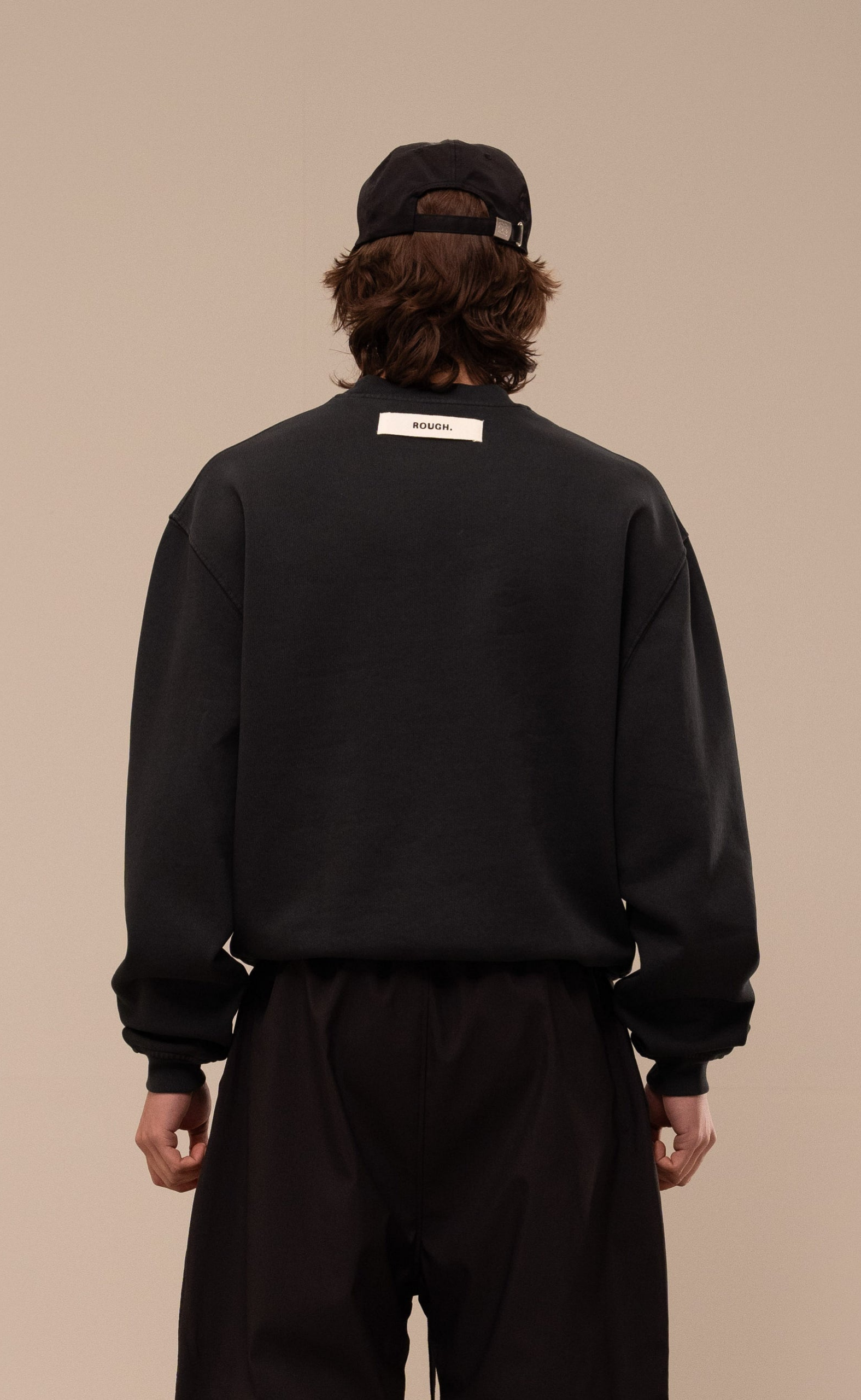 SIGNATURE BLACK CREWNECK