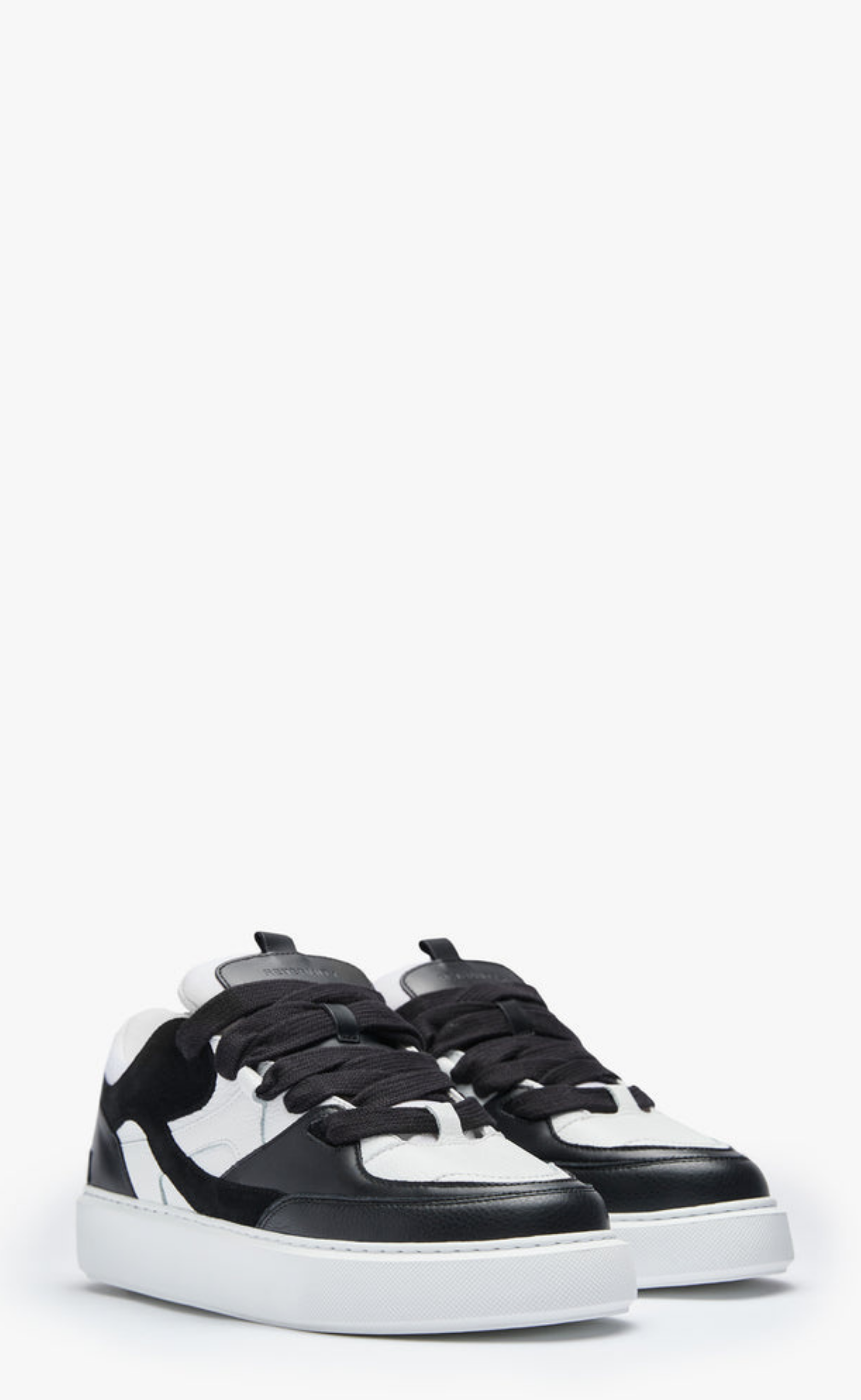 LE SKATEUR BLACK WHITE SNEAKER