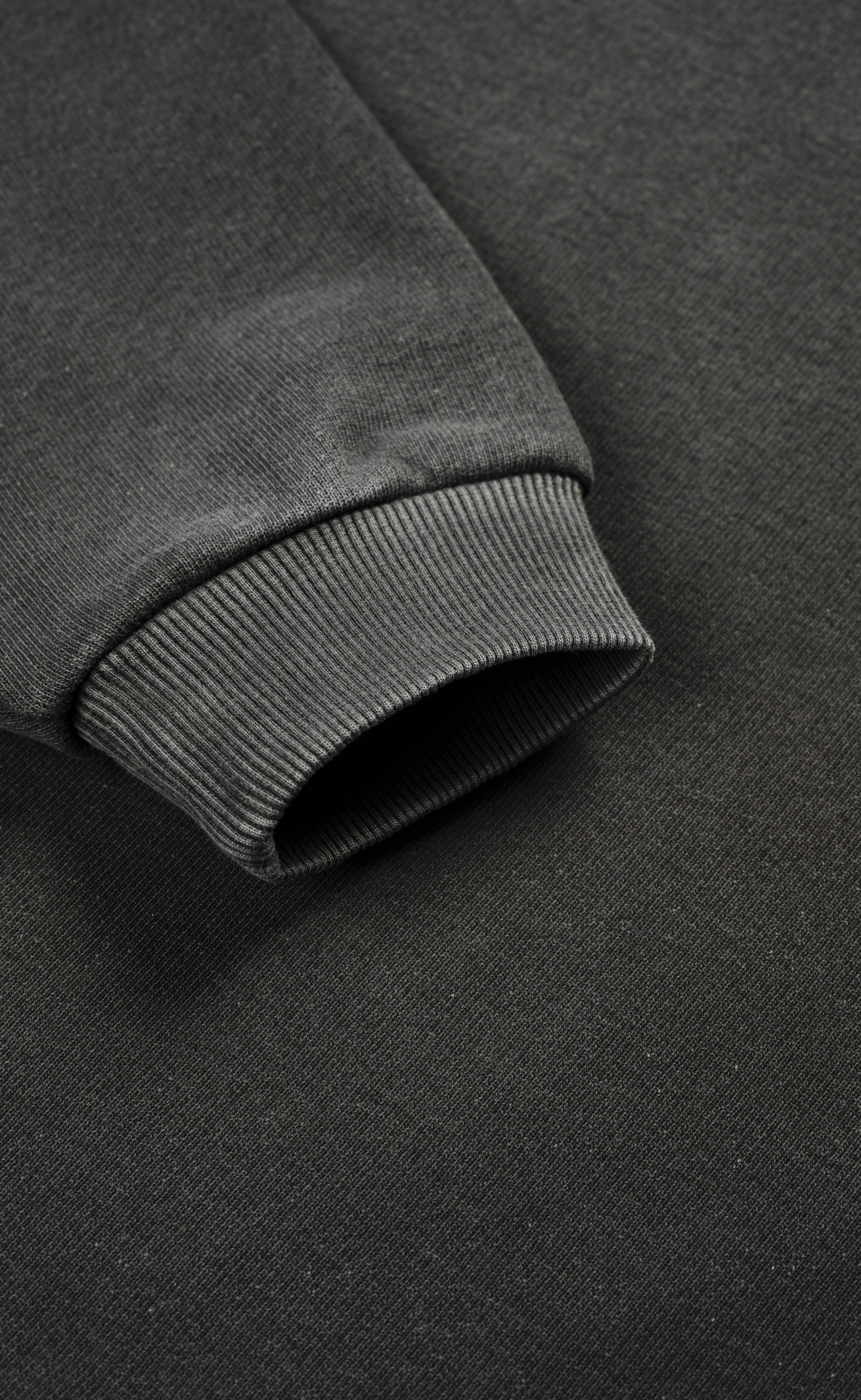 UNIFORM PIGMENT BLACK CREWNECK