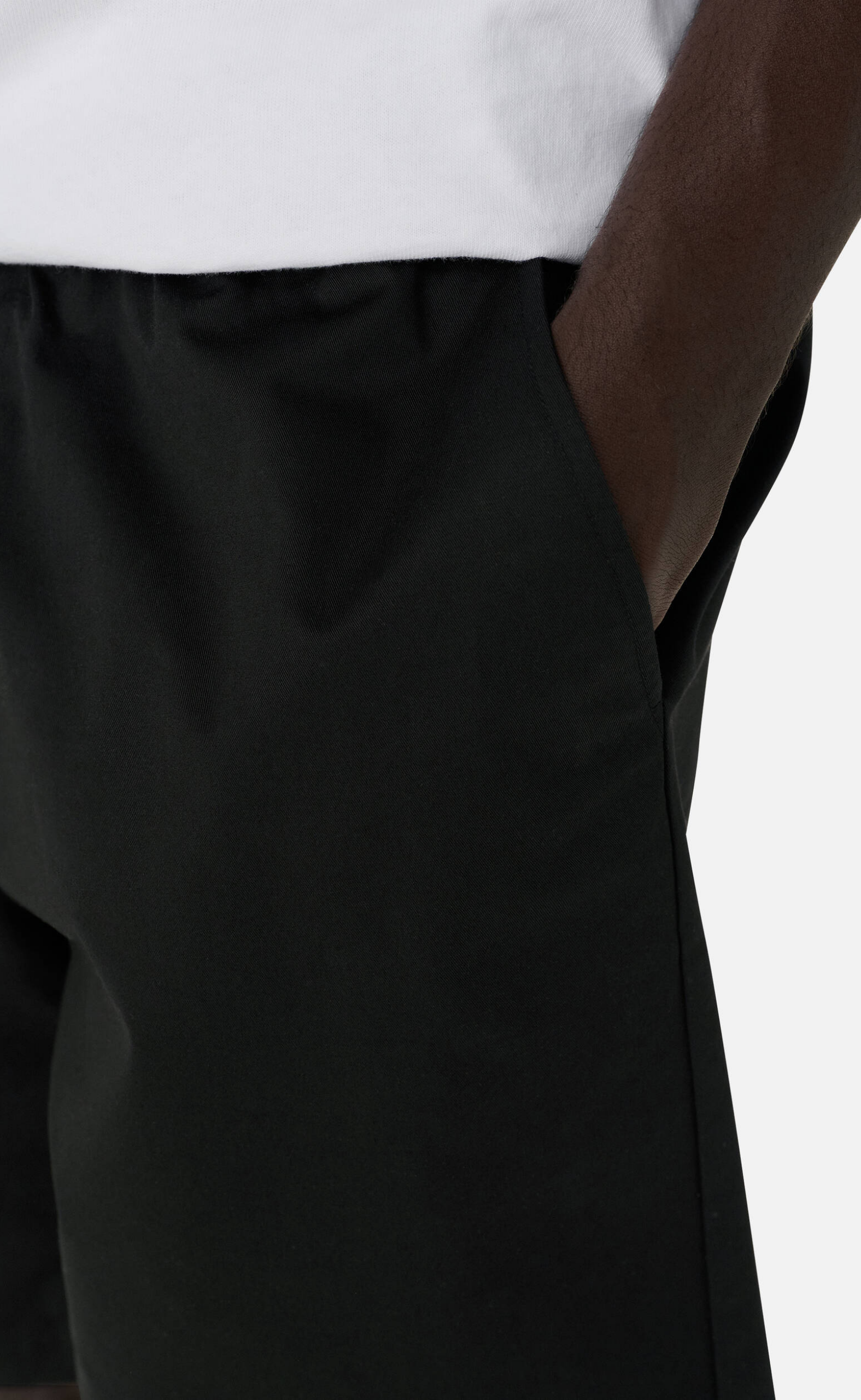 STITCH EMBROIDERED BLACK SHORTS