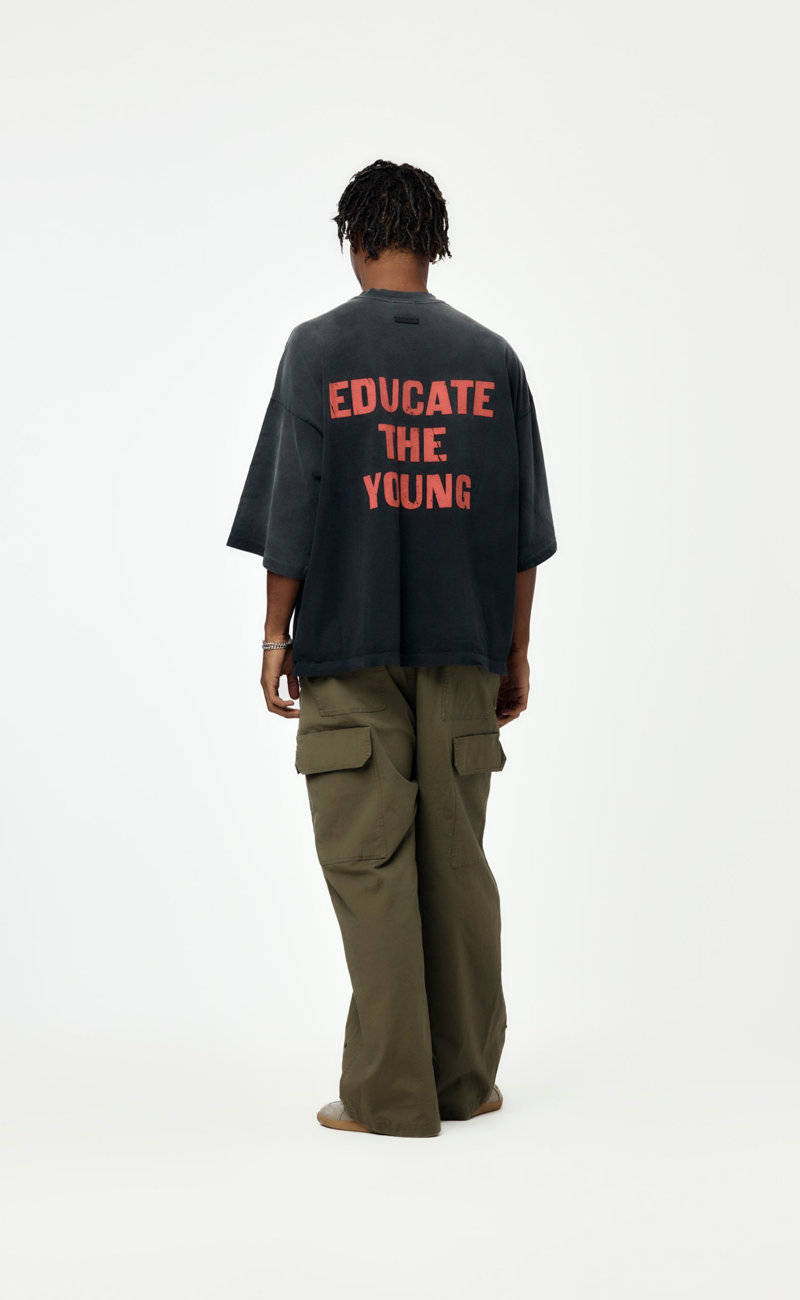 RELAXED EDUCATE BLACK T-SHIRT