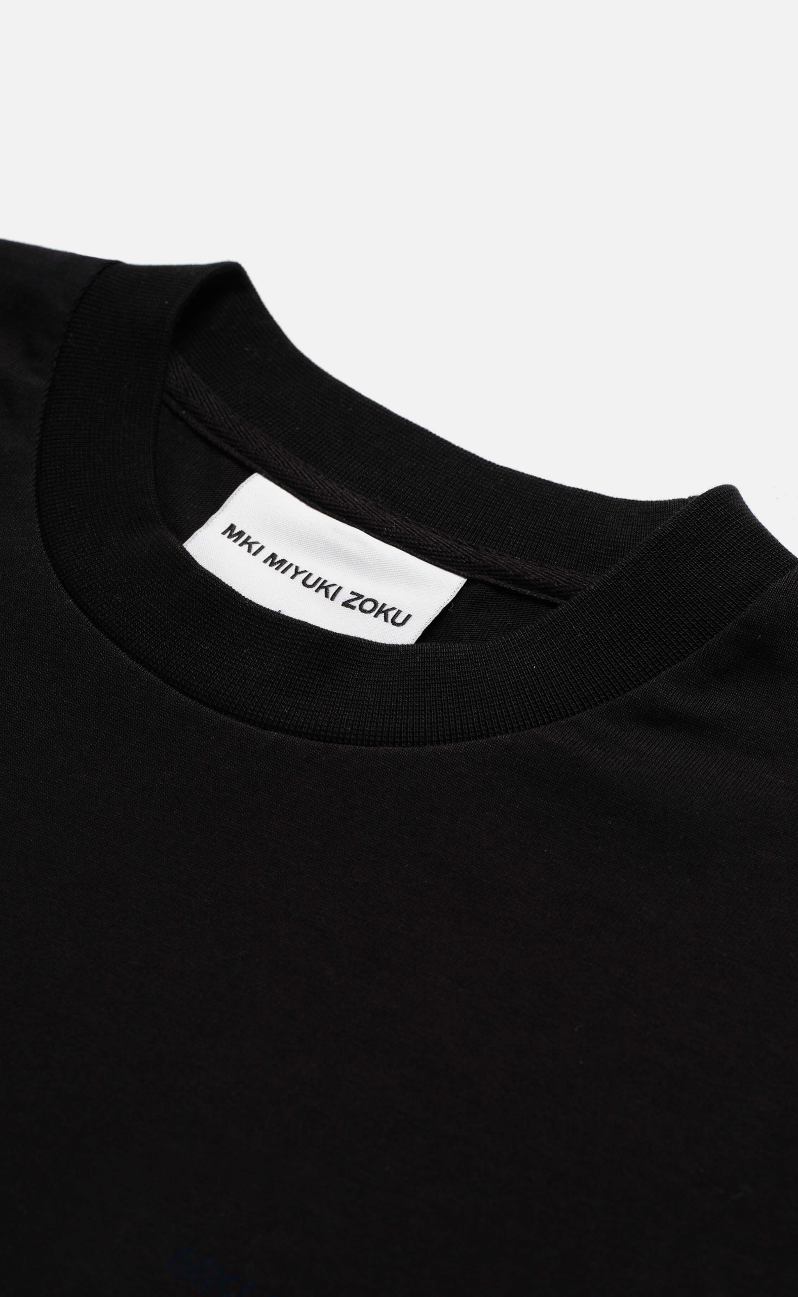 UNIFORM BLACK LONGSLEEVE