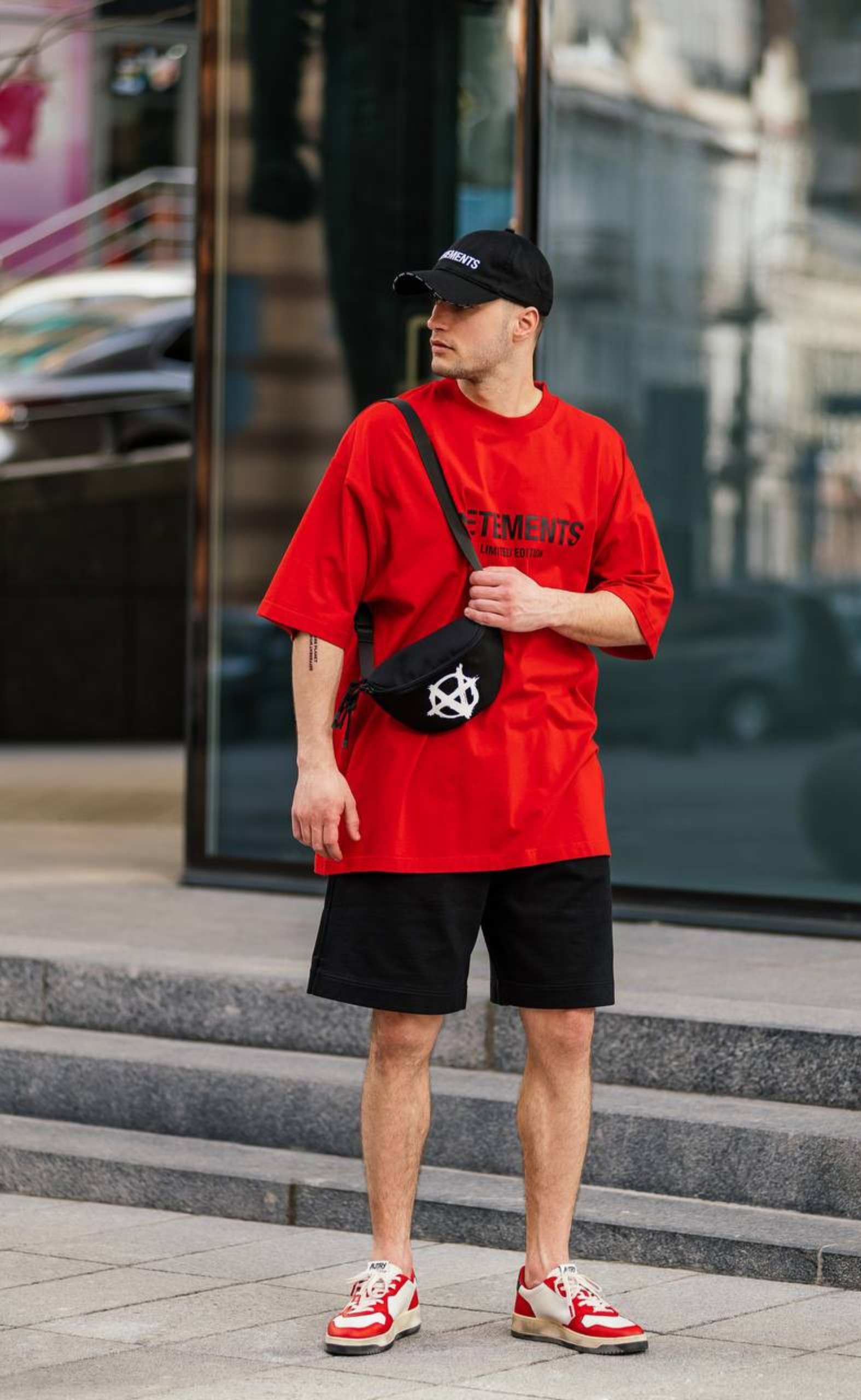 LIMITED EDITION LOGO RED BLACK T-SHIRT